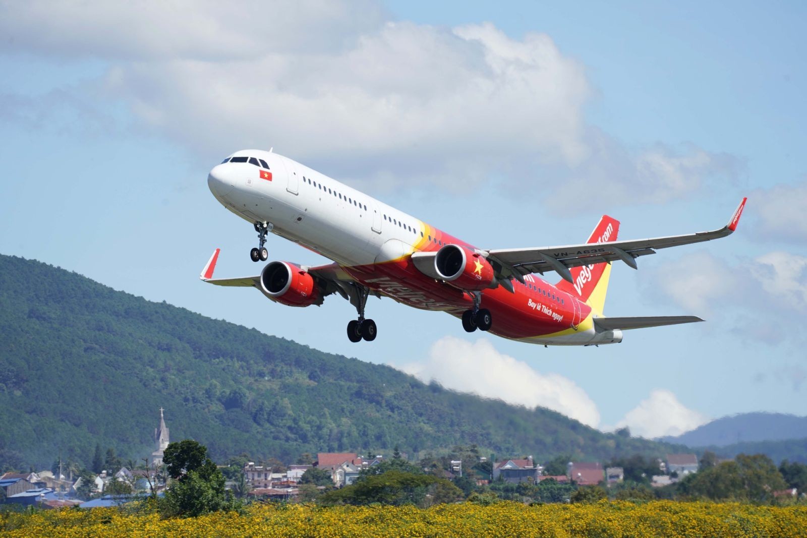 tau-bay-vietjet-1636095930.jpg