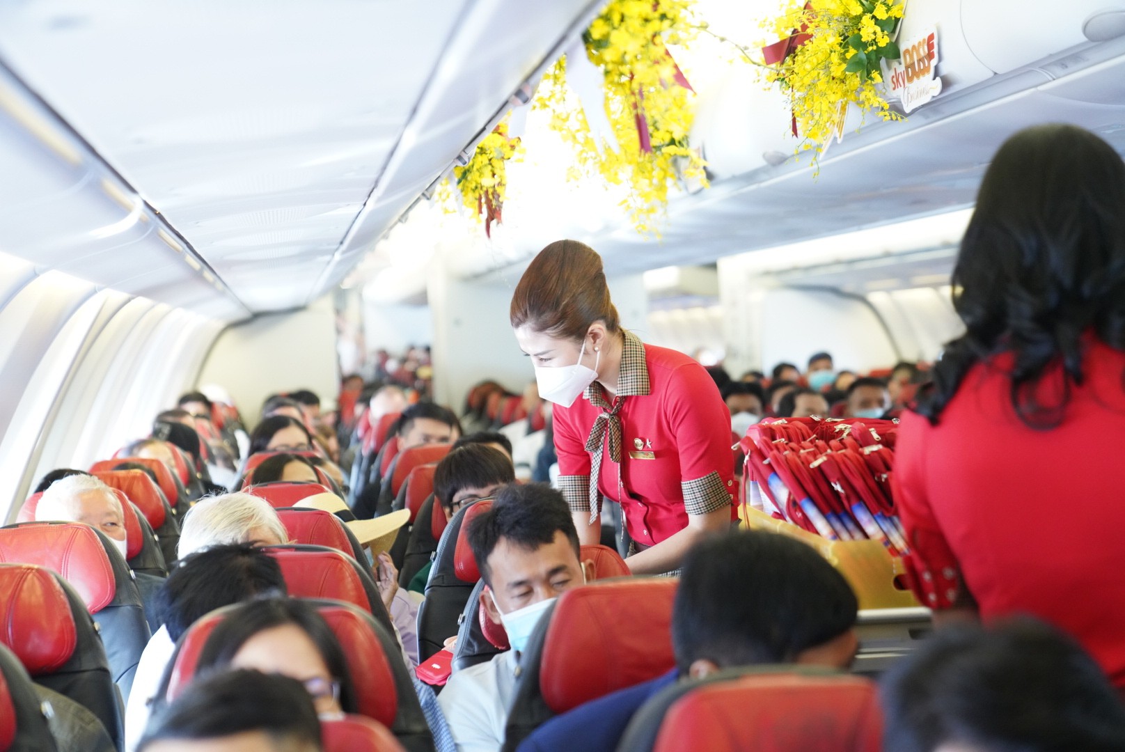 vietjet-cabin-crews-1676207264.jpg