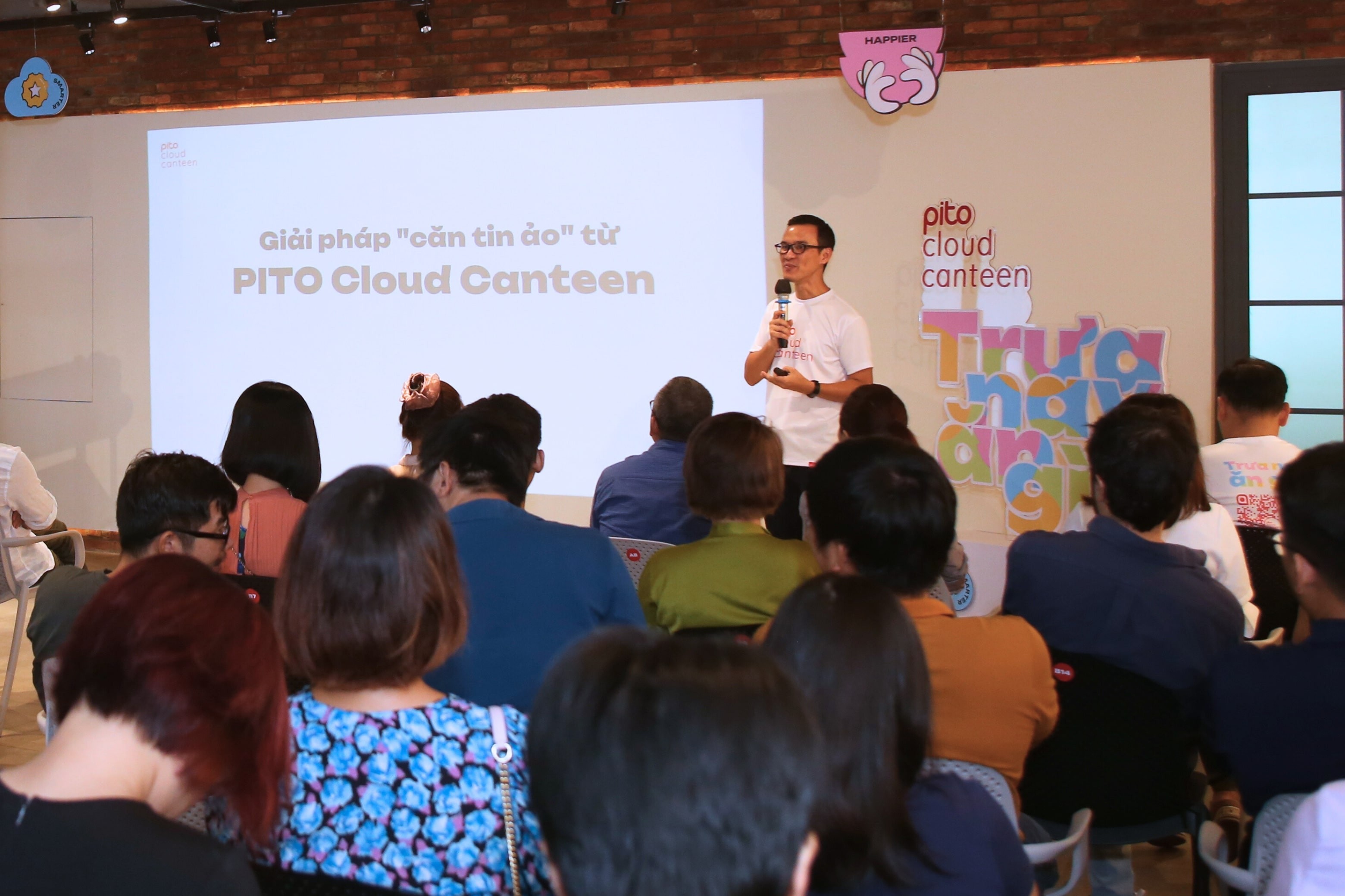 anh-pham-dong-huy-ceo-founder-pito-gioi-thieu-giai-phap-com-trua-van-phong-thong-minh-pito-cloud-canteen-min-1683811424.jpg