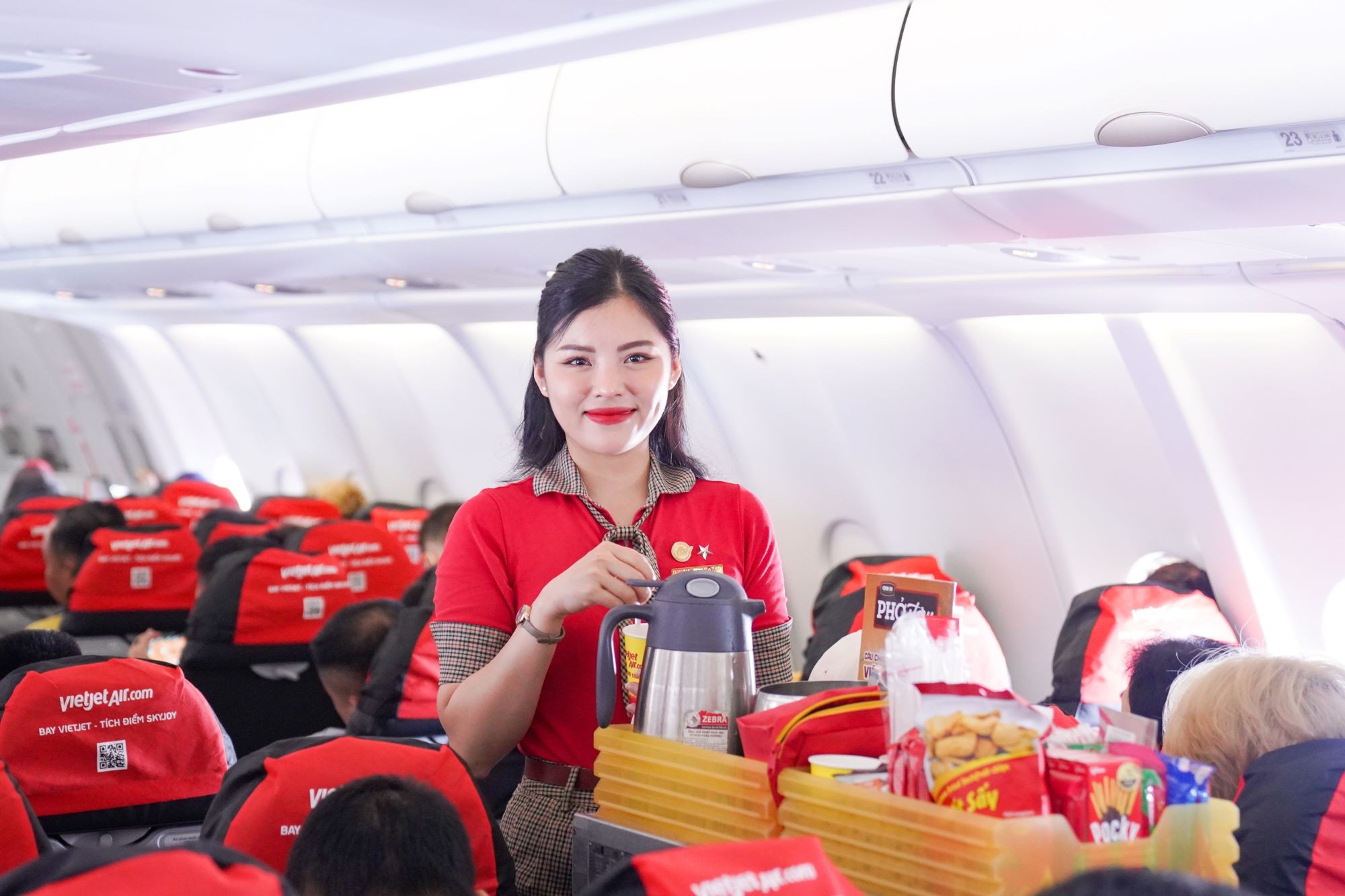 vietjet-cabin-crew-1716171041.jpg