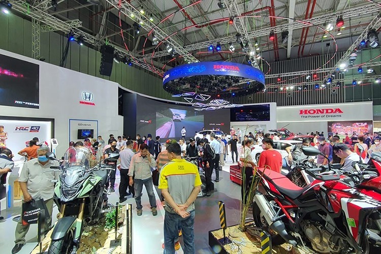 trien-lam-vietnam-motor-show-2024-cong-nghe-thay-doi-dien-mao-hinh-3-1721176620.jpg