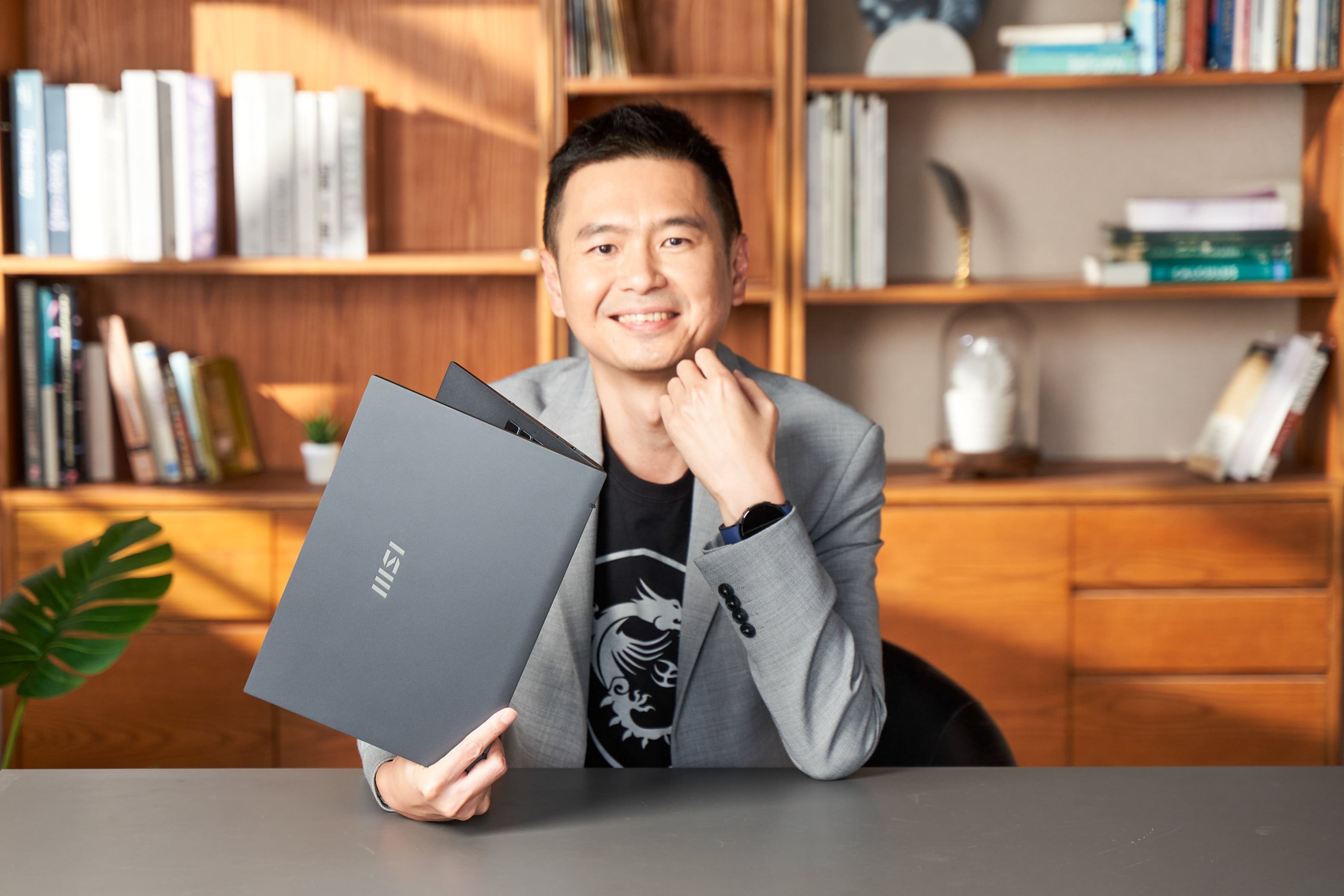 msi-prestige-13-ai-evo-weighs-only-990g-with-derek-chen-vp-of-global-business-and-marketing-of-msi-laptops-min-1726476945.jpg