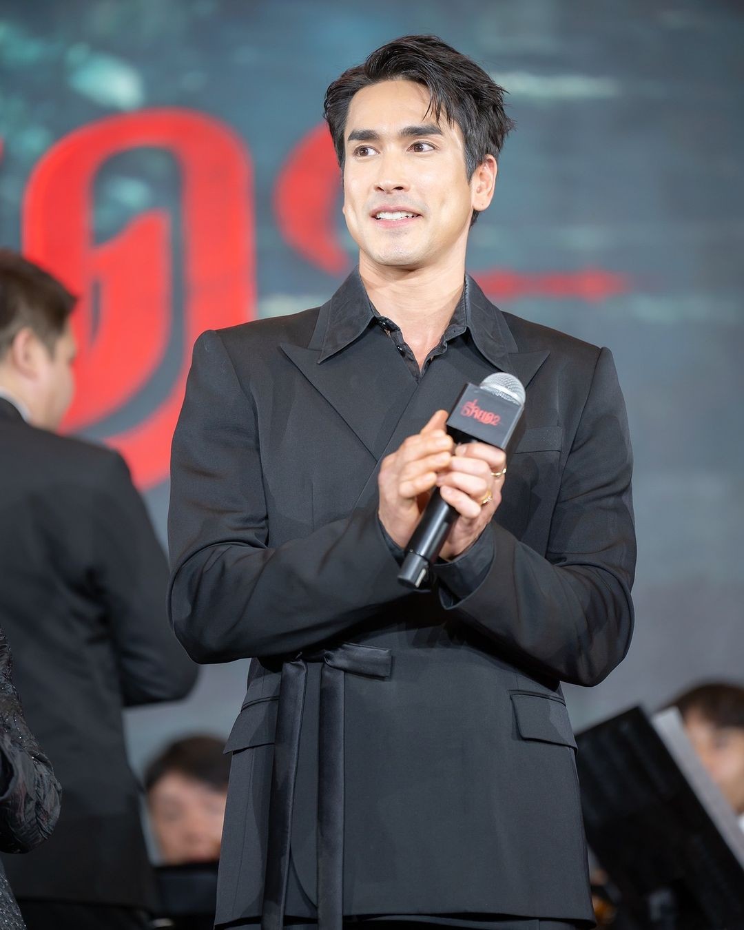 nadech-kugimiya-1728801381.jpg