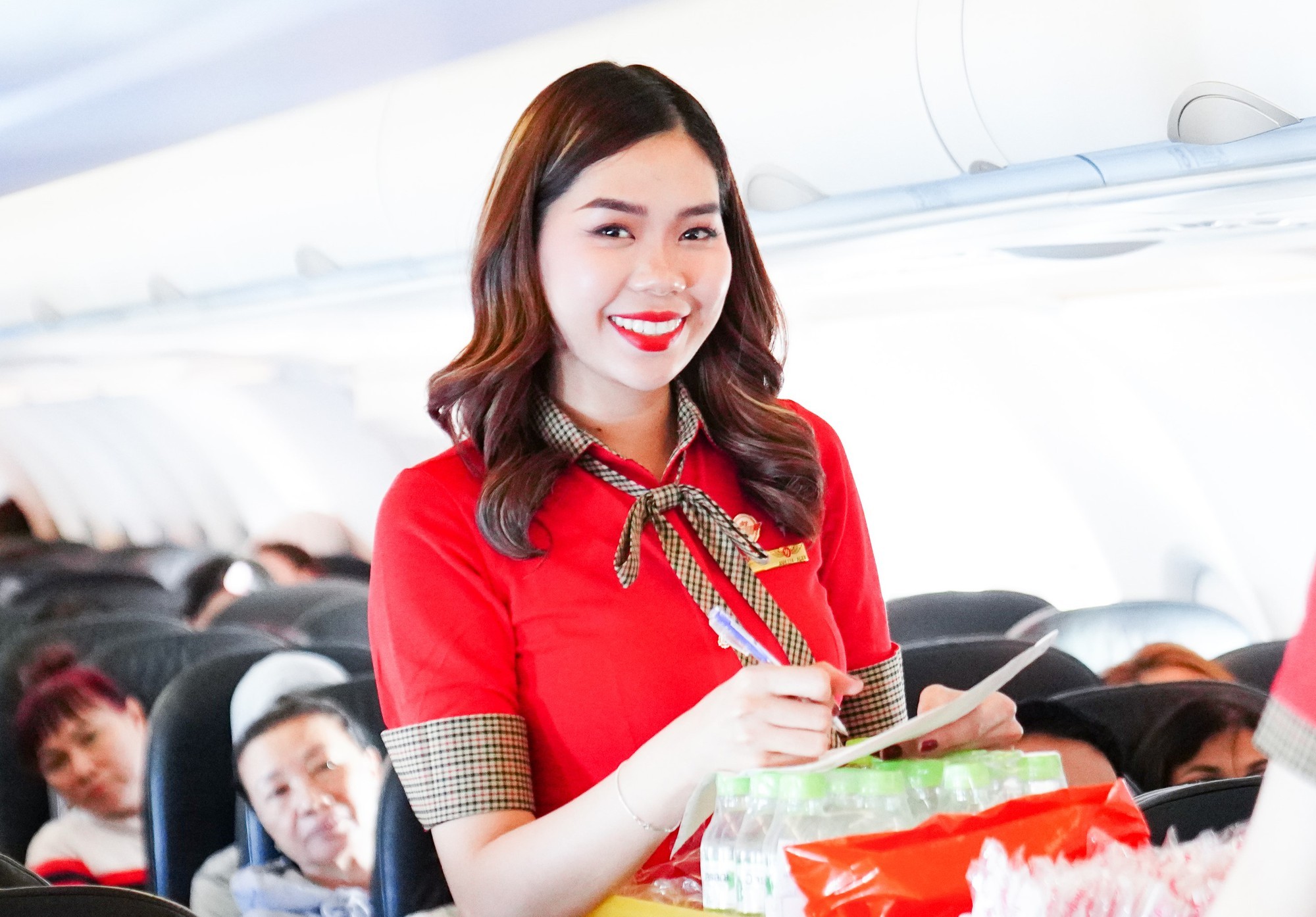 vietjet-cabin-crew-1732779124.jpg