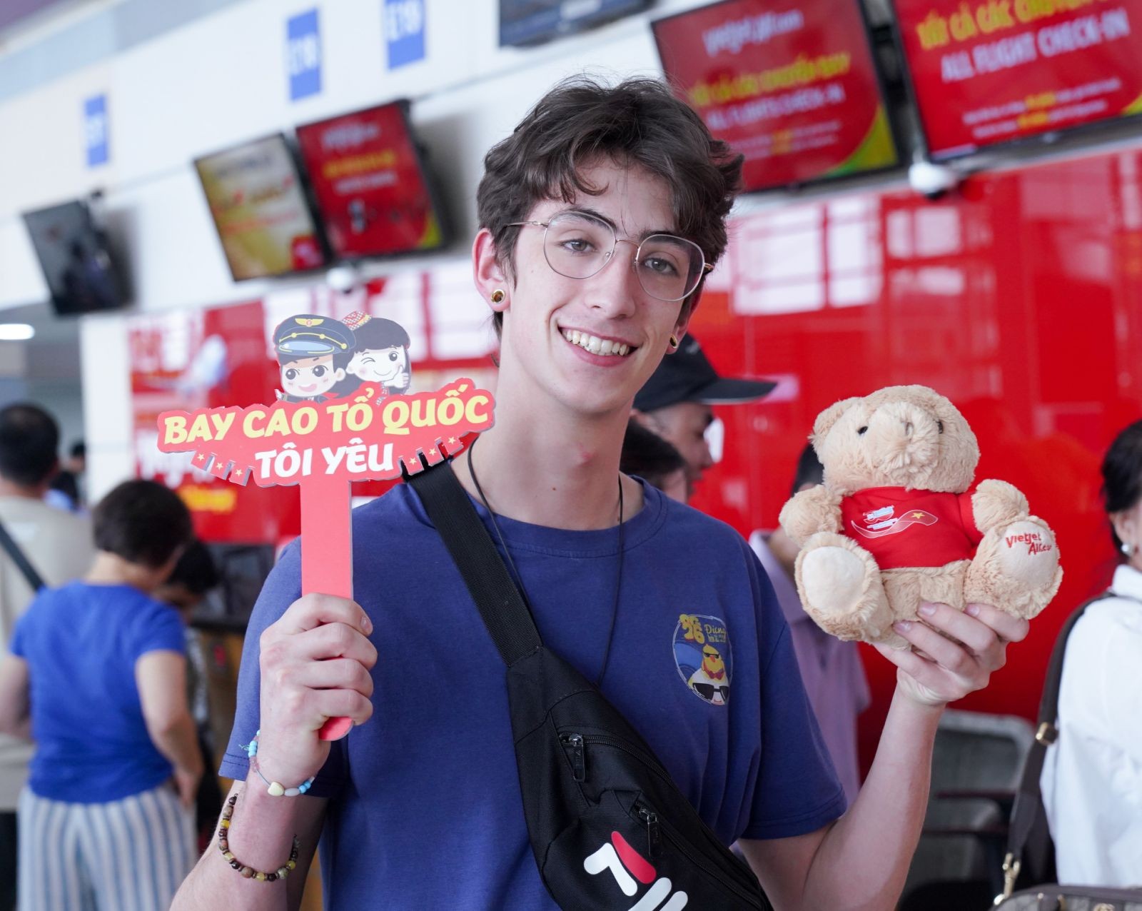 hanh-khach-bay-cung-vietjet-1-1746864319.jpg