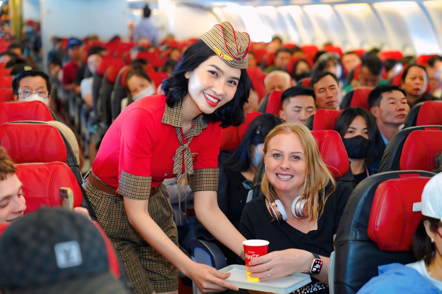 tiep-vien-hang-khong-vietjet-1-1746864319.jpg