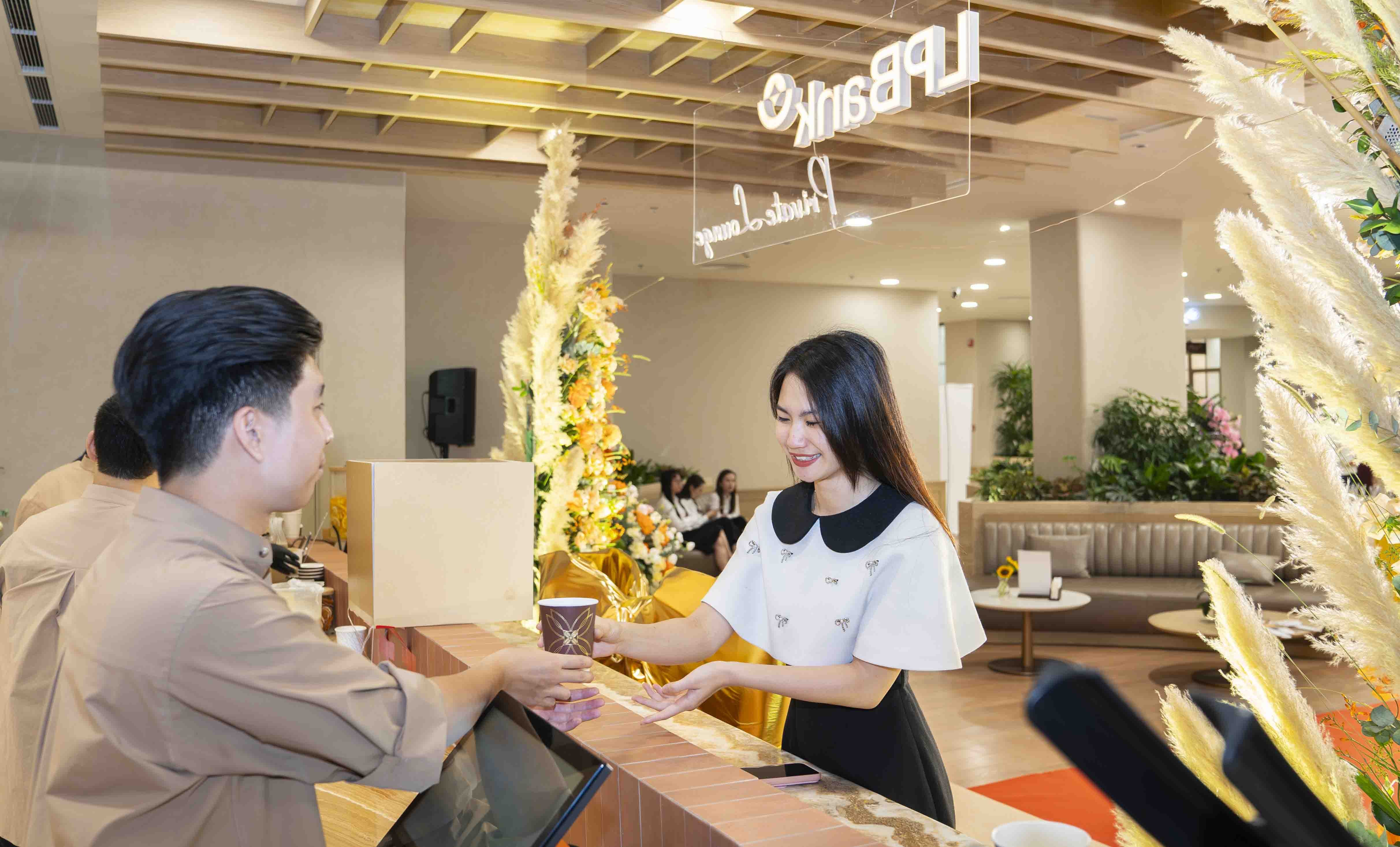 anh-3-lounge-1750897992.jpg