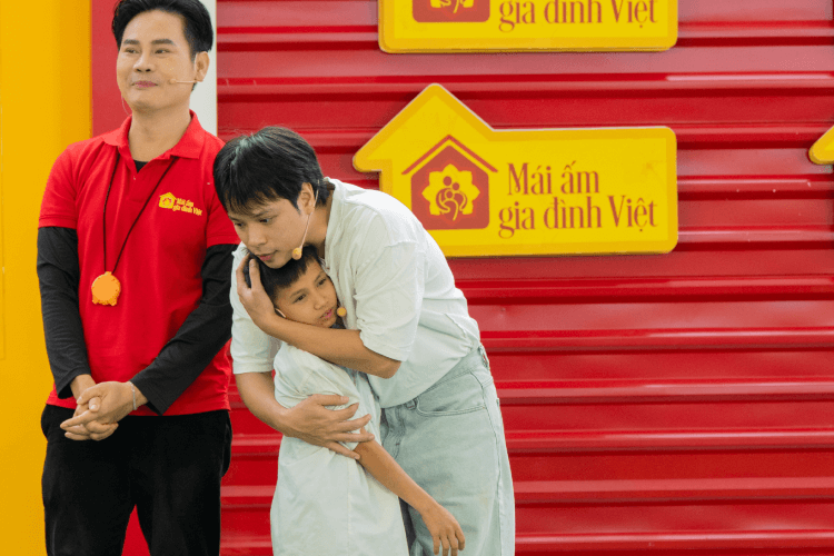 1751031798-3-gia-nh-em-ho-ng-minh-khang-1-1751072473.png