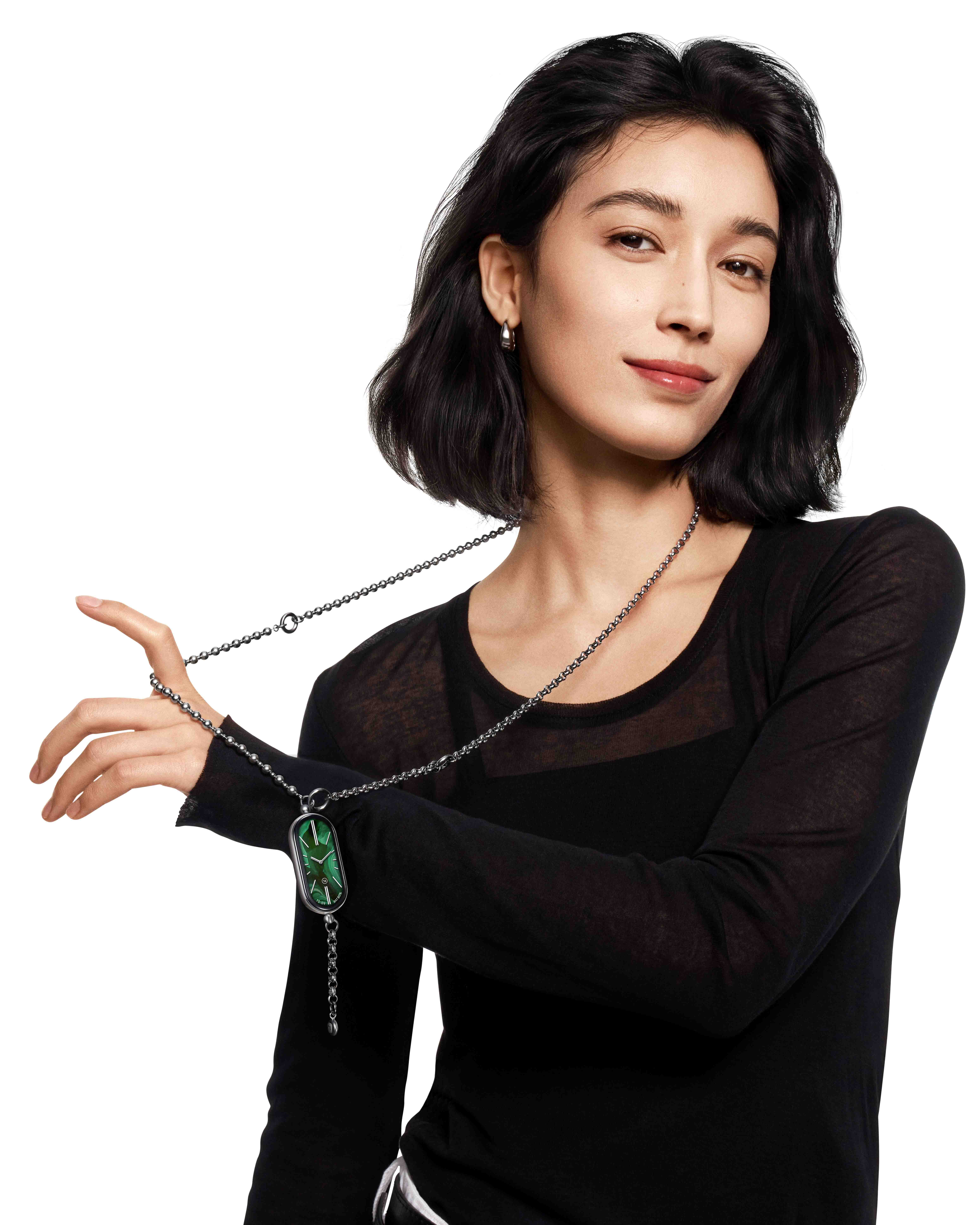 xiaomi-smart-band-10-model-angle-11-1751071331.jpg