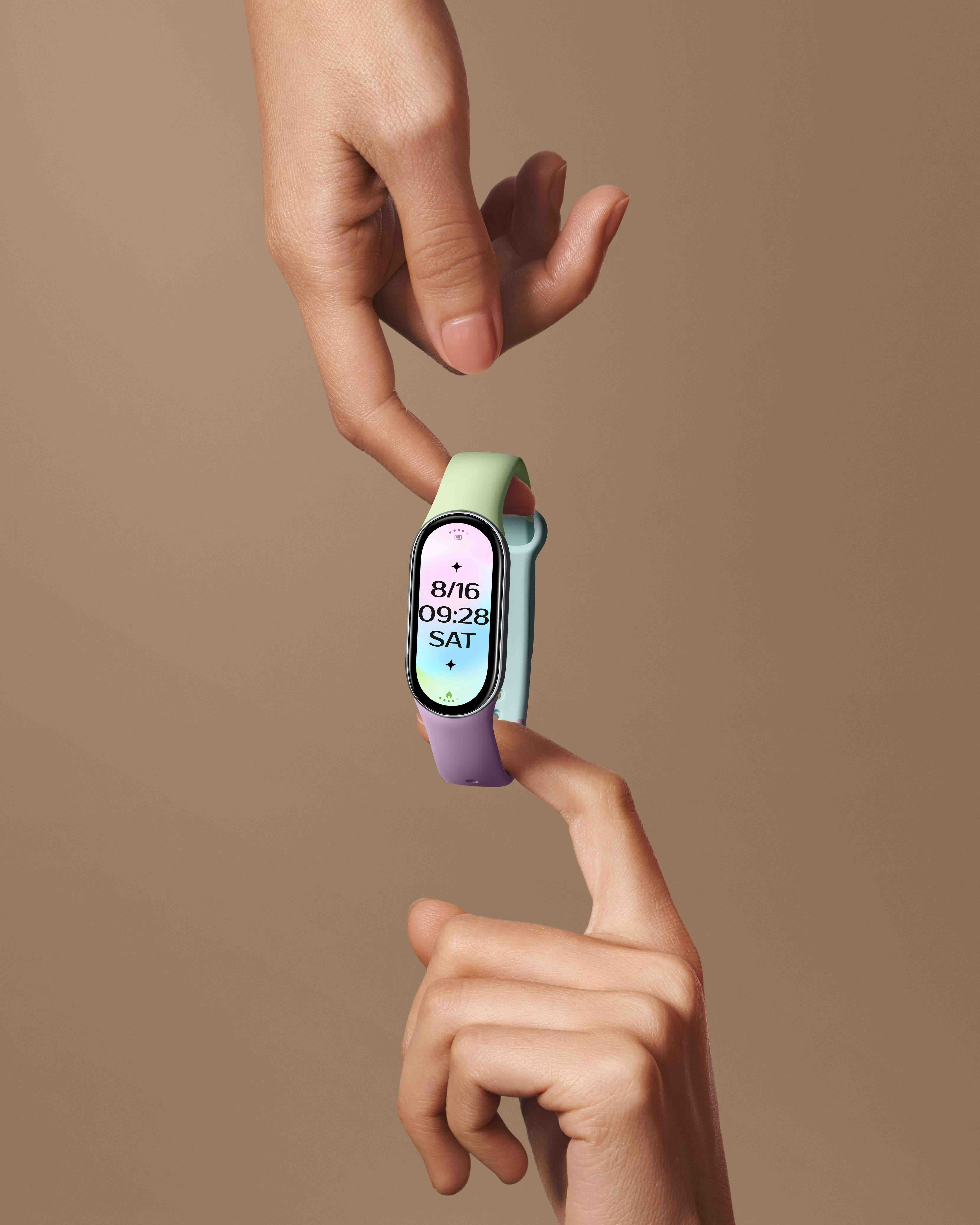 xiaomi-smart-band-10-model-angle-2-1751071331.jpg