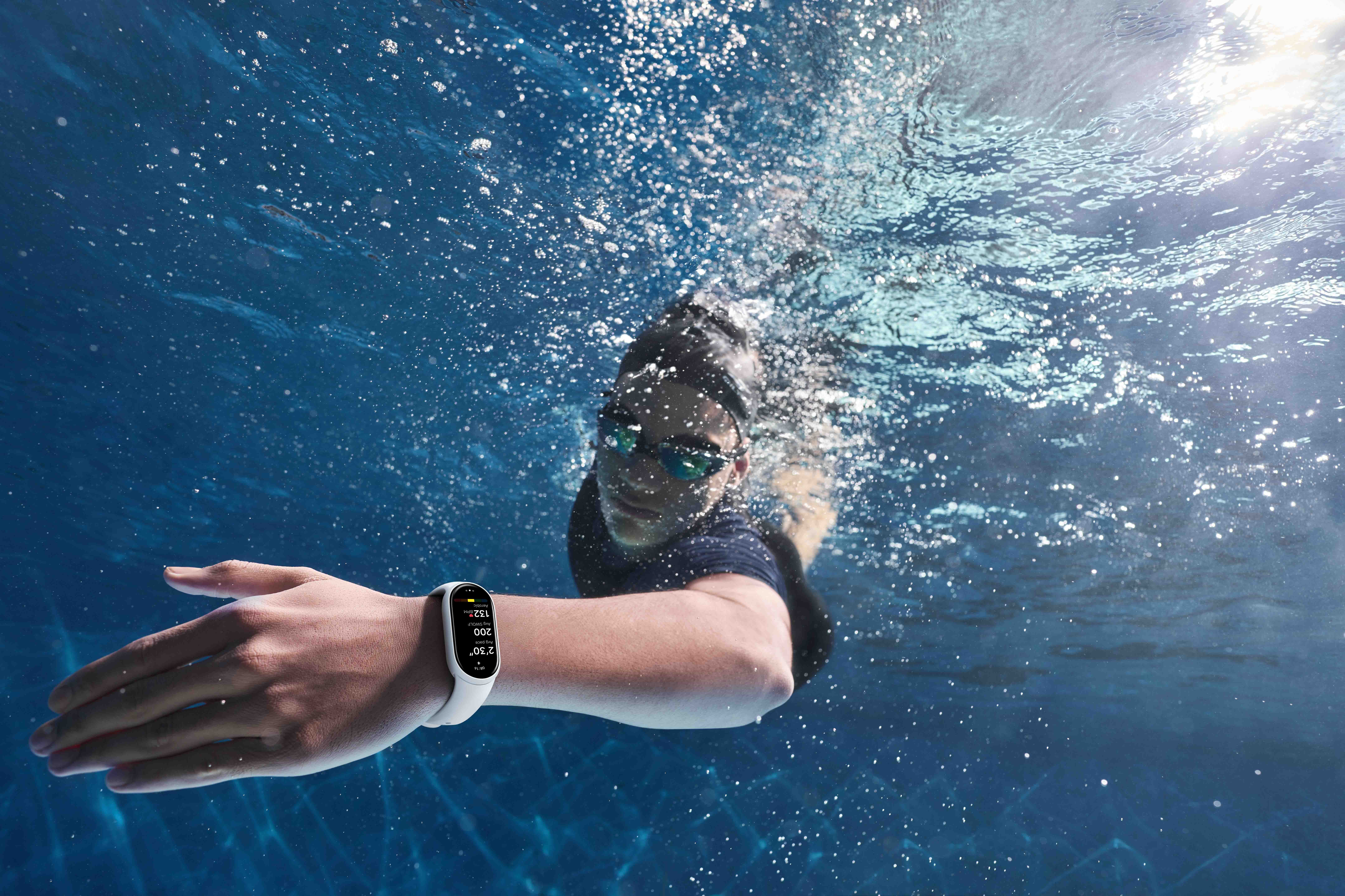 xiaomi-smart-band-10-scenario-angle-3-1751071332.jpg