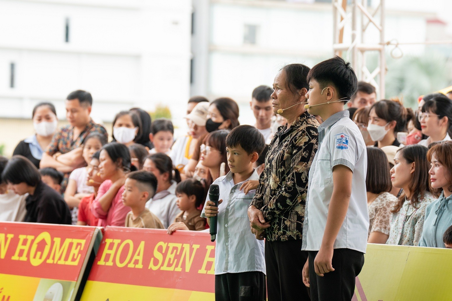 2-gia-dinh-em-lanh-duy-quang-320250710105930-1752135088.jpg