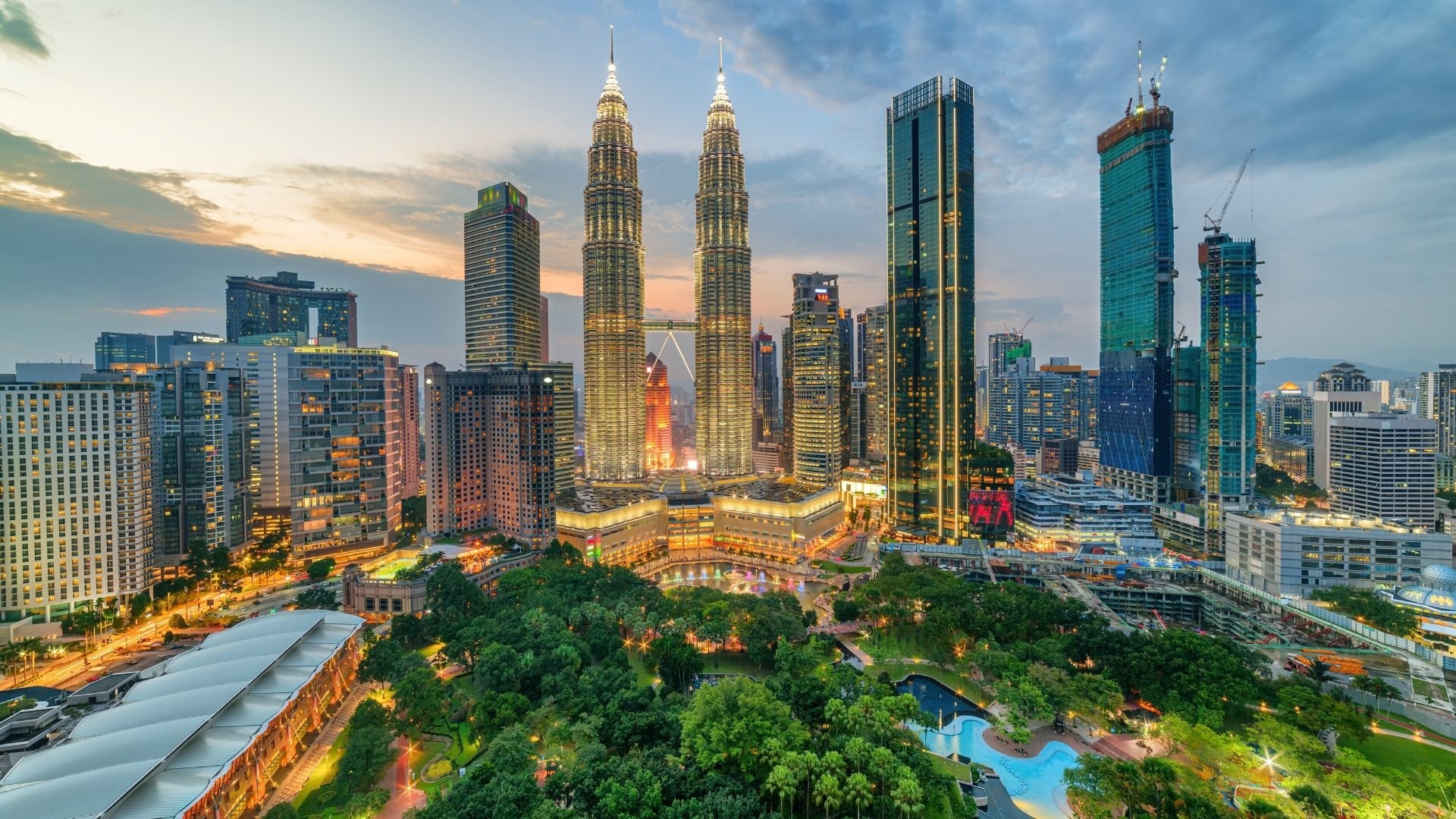 petronas-twin-towers-1752319869.jpg