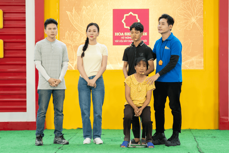 1752641811-h-ng-ph-c-ho-ng-t-n-v-ph-ng-oanh-au-l-ng-c-nh-ng-i-ph-n-v-a-ph-u-thu-t-u-c-ph-i-g-ng-g-nh-khi-ch-ng-qua-i-3-1752648257.png