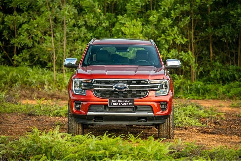 gia-ban-ford-everest-titanium-4x2-202520250724181254-1753405010.jpg