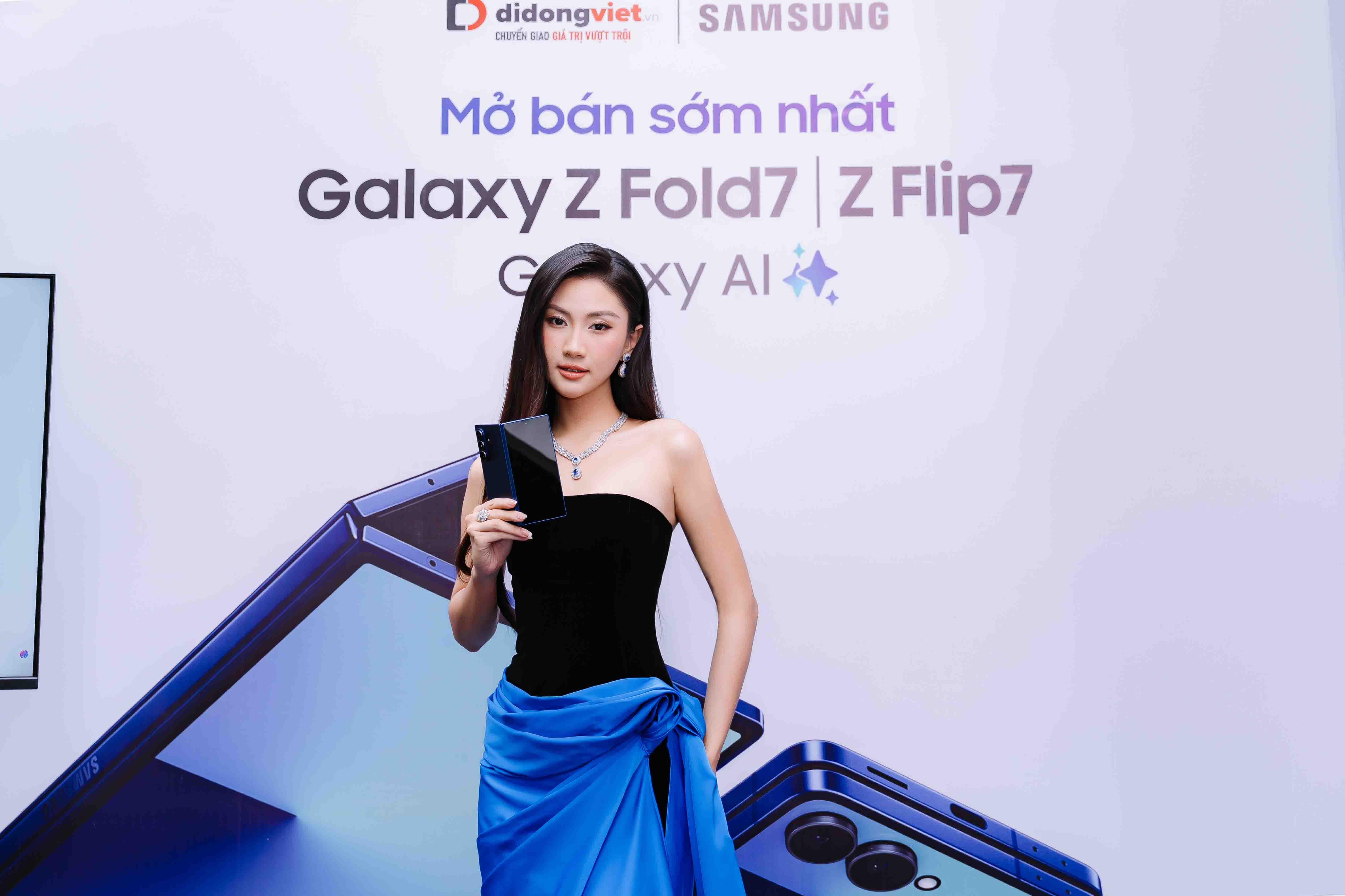 hoa-hau-phuong-linh-1753510295.jpg