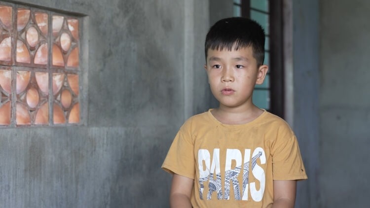 1753927540-hu-nh-l-p-b-t-kh-c-ti-n-linh-l-ng-ng-i-tr-c-c-m-gi-n-d-c-a-nh-ng-em-nh-trong-m-i-m-gia-nh-vi-t-3-1753943425.jpg