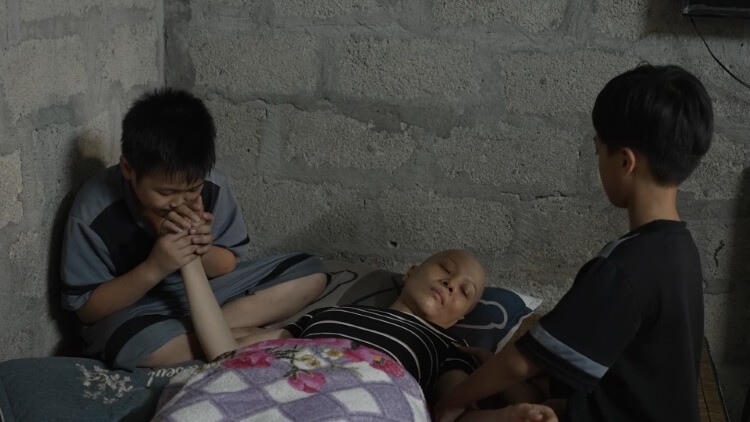 1753927699-hu-nh-l-p-b-t-kh-c-ti-n-linh-l-ng-ng-i-tr-c-c-m-gi-n-d-c-a-nh-ng-em-nh-trong-m-i-m-gia-nh-vi-t-4-1753943425.jpg