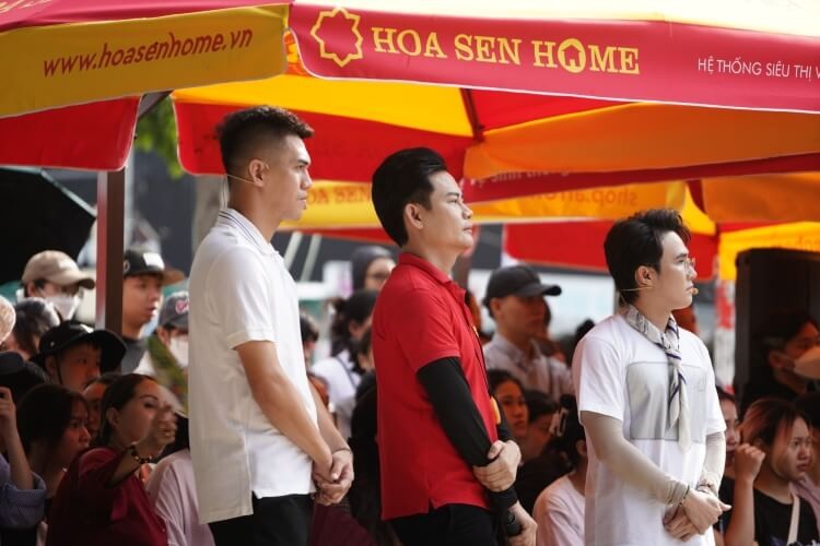 1754274666-m-i-m-gia-nh-vi-t-c-s-tham-gia-c-a-hu-nh-l-p-ti-n-linh-trao-h-n-n-a-t-ng-cho-c-c-em-nh-c-ho-n-c-nh-kh-kh-n-2-1754297634.jpg