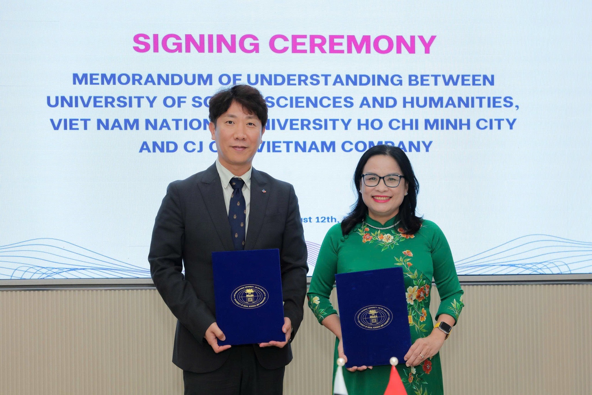 ong-ko-jae-soo-va-gs-ts-ngo-thi-phuong-lan-1755152436.jpg