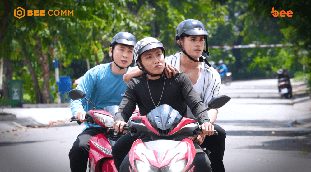 1755318145-l-n-ranh-c-m-x-c-b-c-ng-v-l-i-k-ch-b-c-nam-thanh-ni-n-v-ng-v-ng-lao-l-4-1755480842.png