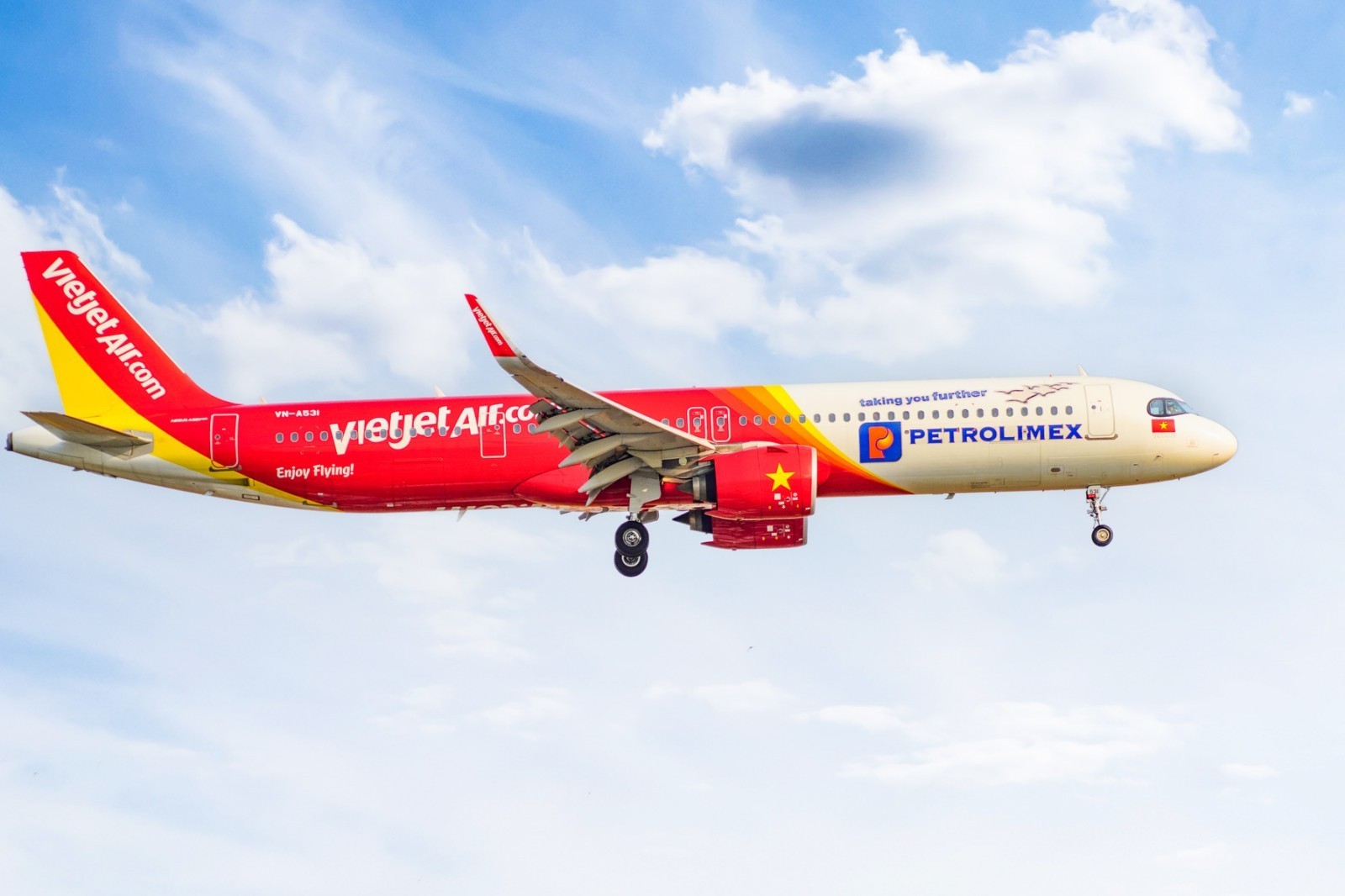 tau-bay-vietjet-1-1756188989.jpg