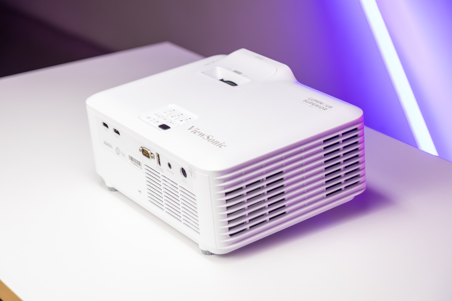 viewsonic-lsd400w-scenario-1-18-1758244277.jpg