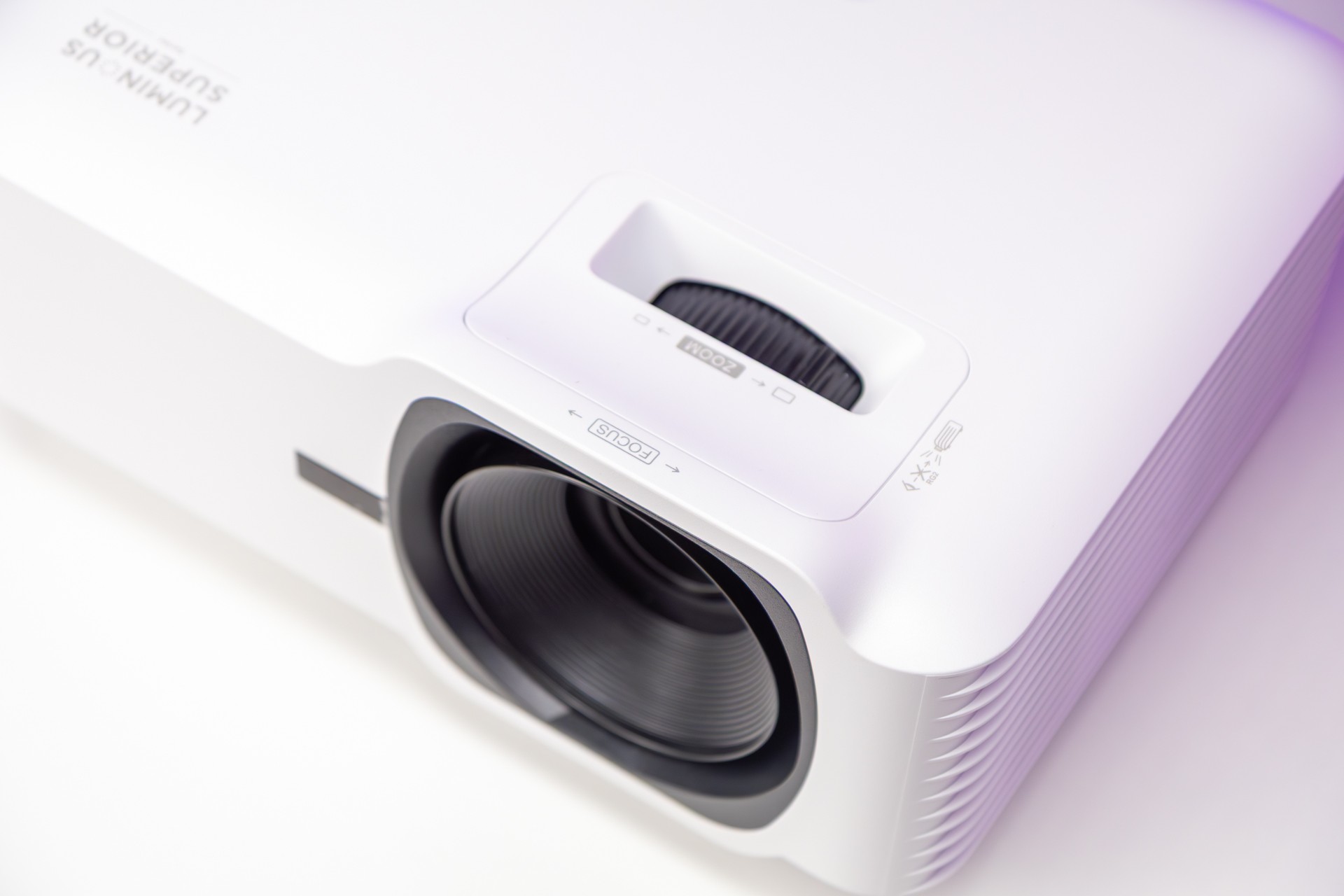viewsonic-lsd400w-scenario-1-7-1758244277.jpg