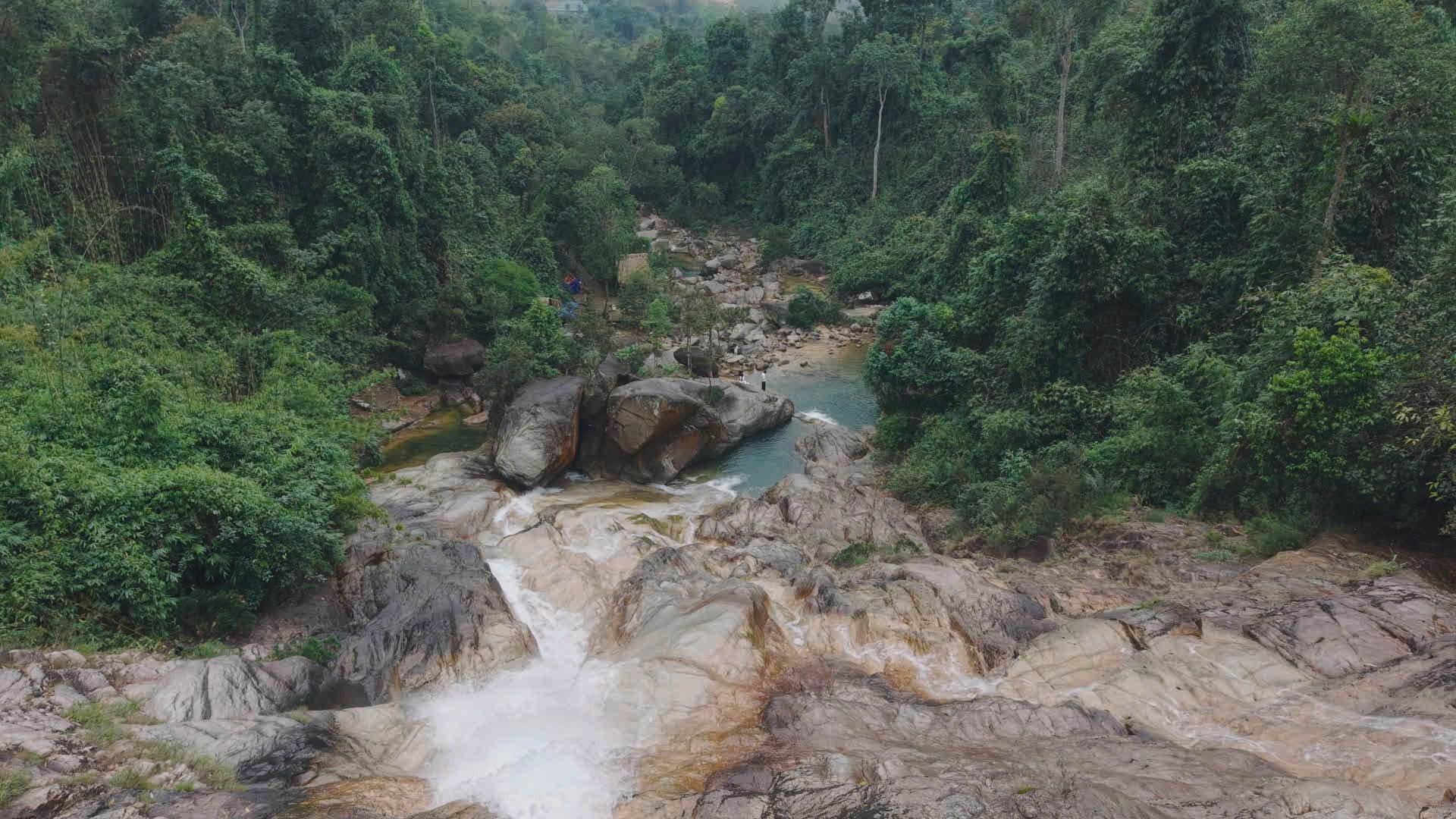 1-mot-goc-duong-vao-hang-ban-bu-huyen-ngoc-lac-thanh-hoa-1758694609.jpg
