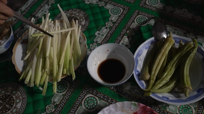 1759992301-c-thanh-v-n-hu-nh-l-p-v-ti-u-minh-ph-ng-r-i-n-c-m-t-tr-c-ngh-l-c-c-c-em-nh-m-c-i-2-1759993071.jpg