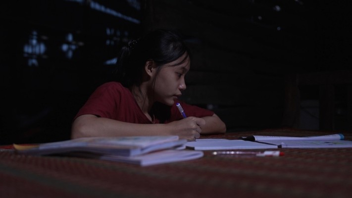 1759992313-c-thanh-v-n-hu-nh-l-p-v-ti-u-minh-ph-ng-r-i-n-c-m-t-tr-c-ngh-l-c-c-c-em-nh-m-c-i-10-1759993071.jpg