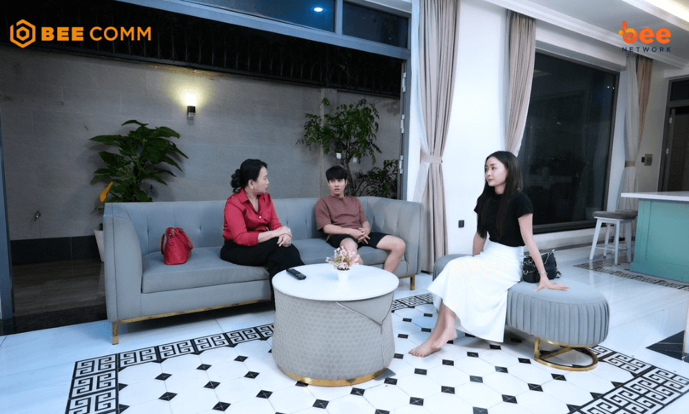 1760161326-l-n-ranh-c-m-x-c-chuy-n-gia-n-i-g-v-bi-k-ch-t-cu-c-h-n-nh-n-c-i-v-i-4-1760163458.png
