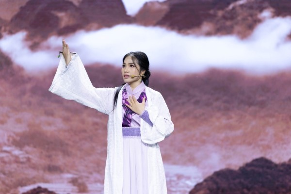 1760410300-chinh-ph-c-am-m-t-p-5-ns-t-h-nh-th-y-nh-n-x-t-th-sinh-b-n-c-th-h-c-h-i-nh-ng-ng-sao-ch-p-2-1760490059.jpg