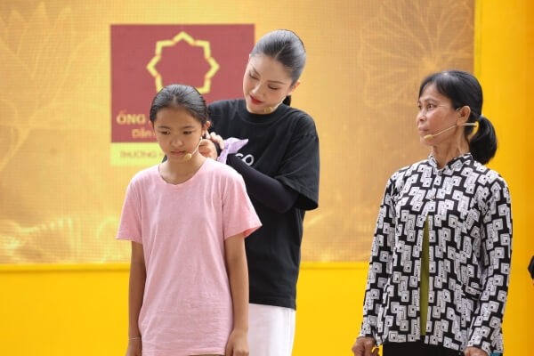 1760596892-hoa-h-u-ph-ng-linh-v-rapper-wean-x-c-ng-tr-c-ngh-l-c-c-a-hai-em-nh-trong-m-i-m-gia-nh-vi-t-3-1760600738.jpg