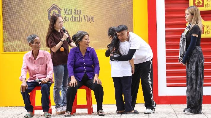 1761118598-misthy-r-i-n-c-m-t-khi-c-b-10-tu-i-h-i-kh-ng-bi-t-m-c-th-ng-con-kh-ng-2-1761180421.jpg