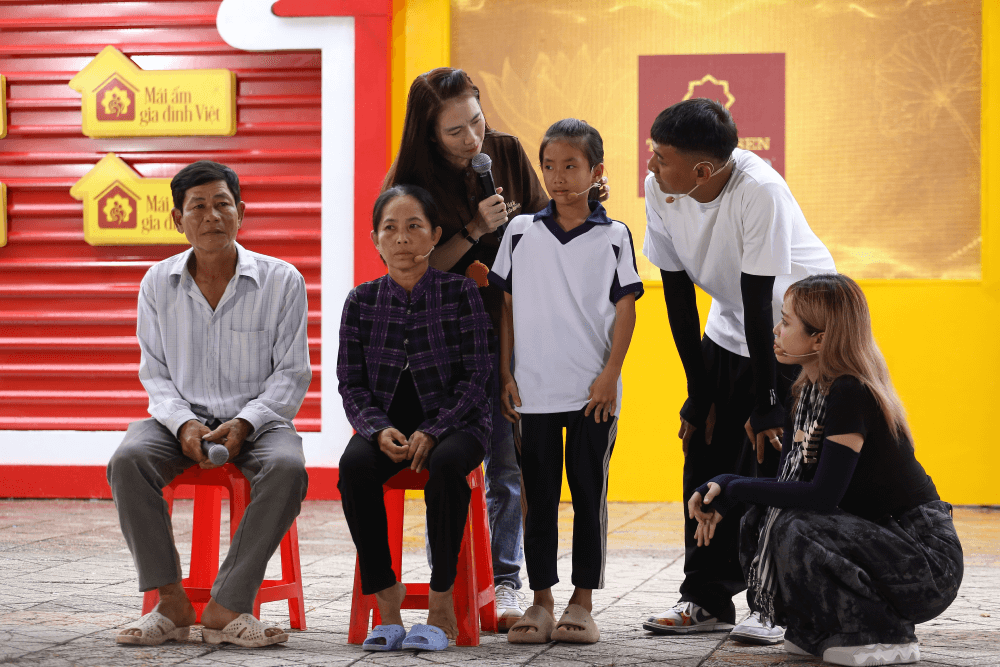 1761389963-mc-thanh-th-o-b-t-kh-c-tr-c-b-g-i-m-c-i-ch-a-t-ng-bi-t-m-t-cha-2-1761525716.png