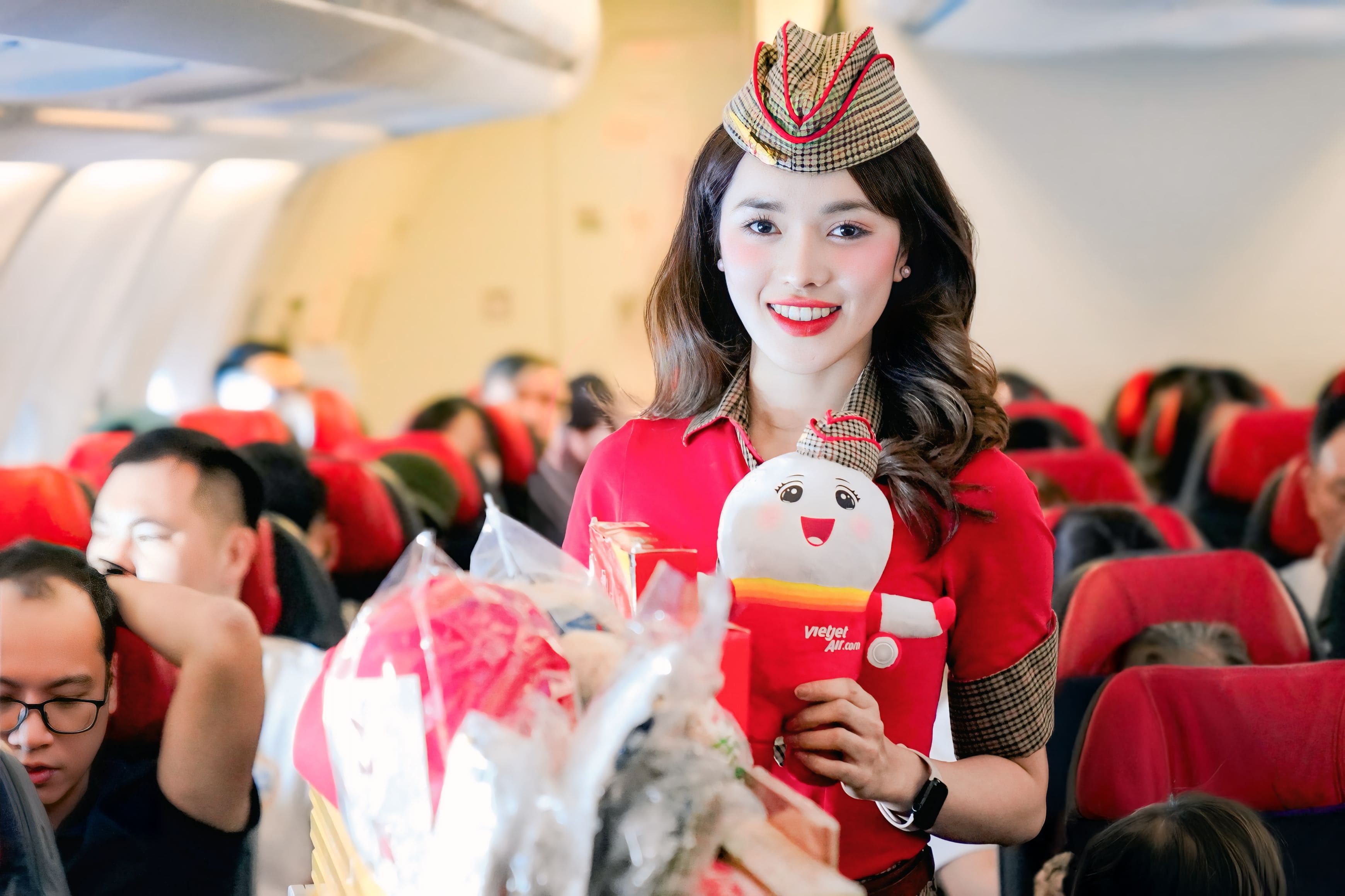 vietjet-flight-attendant-1762329374.jpg