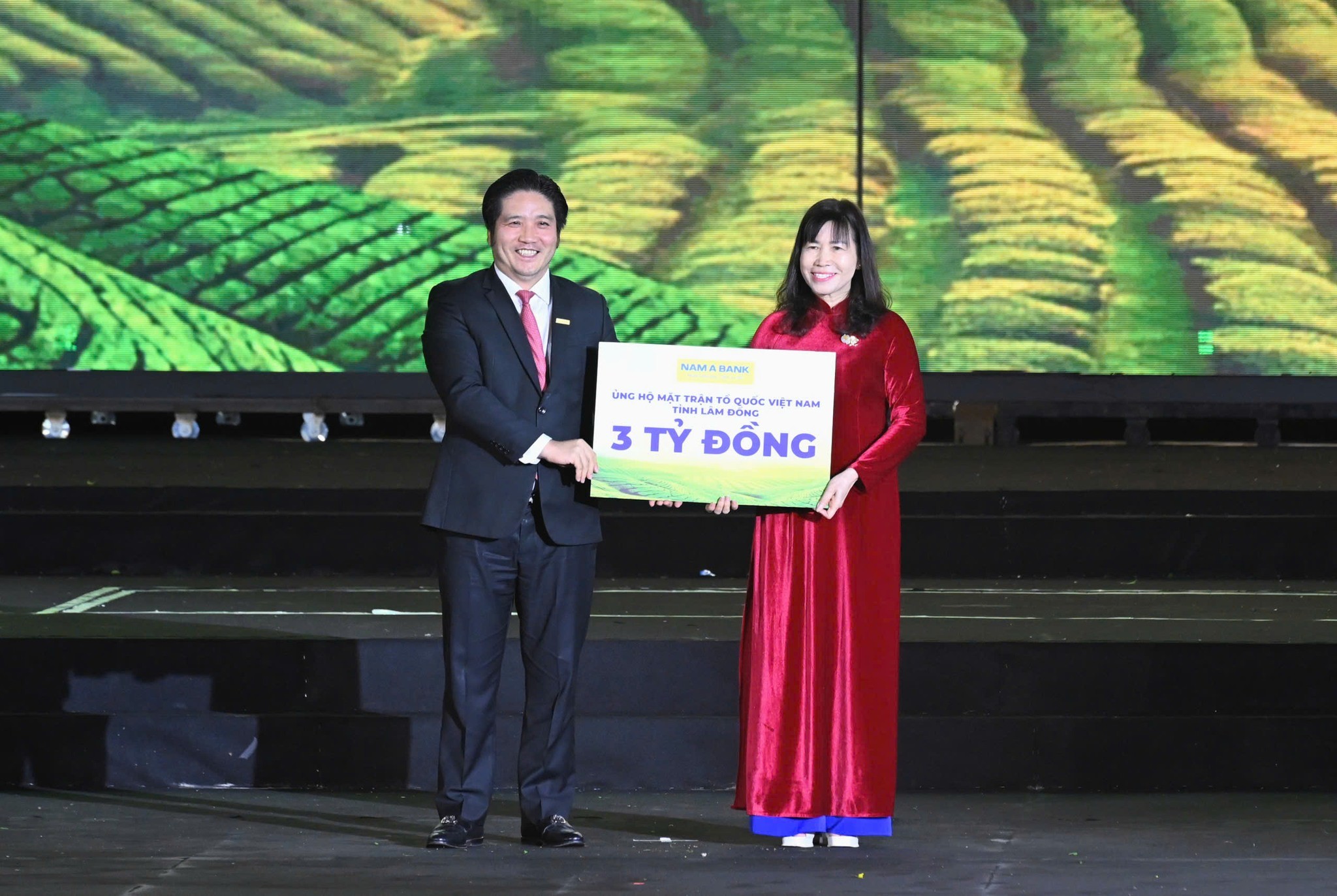 nam-a-bank-trao-tang-3-ty-1765089138.jpg