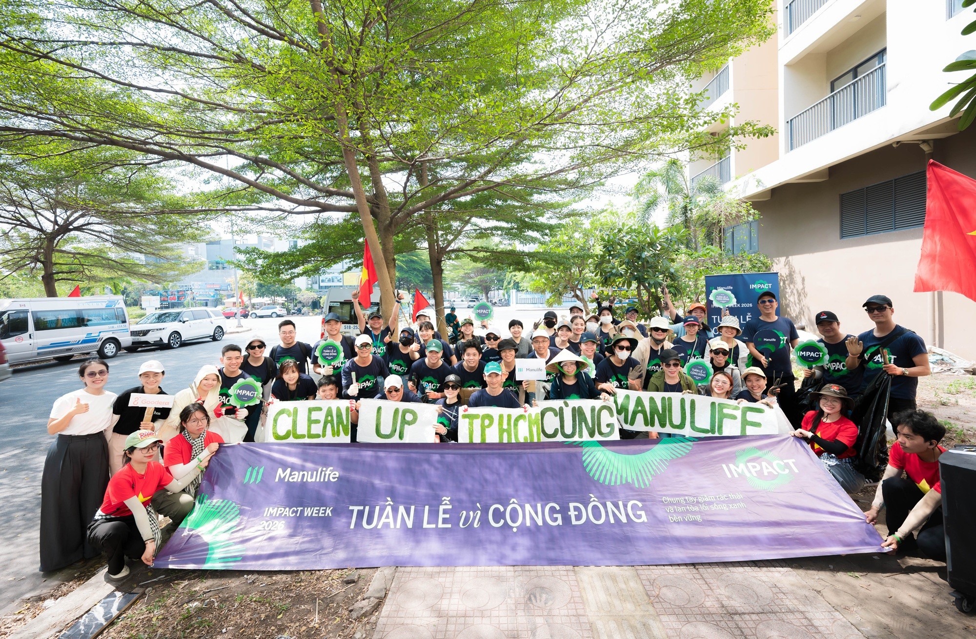 hinh-2-doi-ngu-nhan-vien-manulife-viet-nam-gom-hon-700kg-rac-trong-tuan-le-impact-week-1779249093.jpg