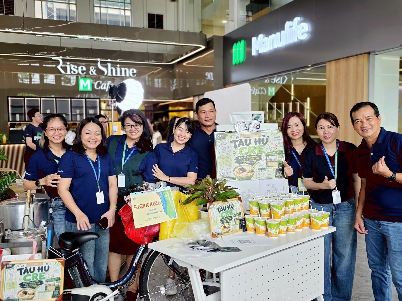 hinh-2-hoi-cho-thien-nguyen-dien-ra-tai-tru-so-manulife-viet-nam-voi-nhieu-gian-hang-toan-bo-so-tien-thu-duoc-tu-hoi-cho-da-dong-gop-vao-quy-tu-thien-bong-sen-1779249093.jpg