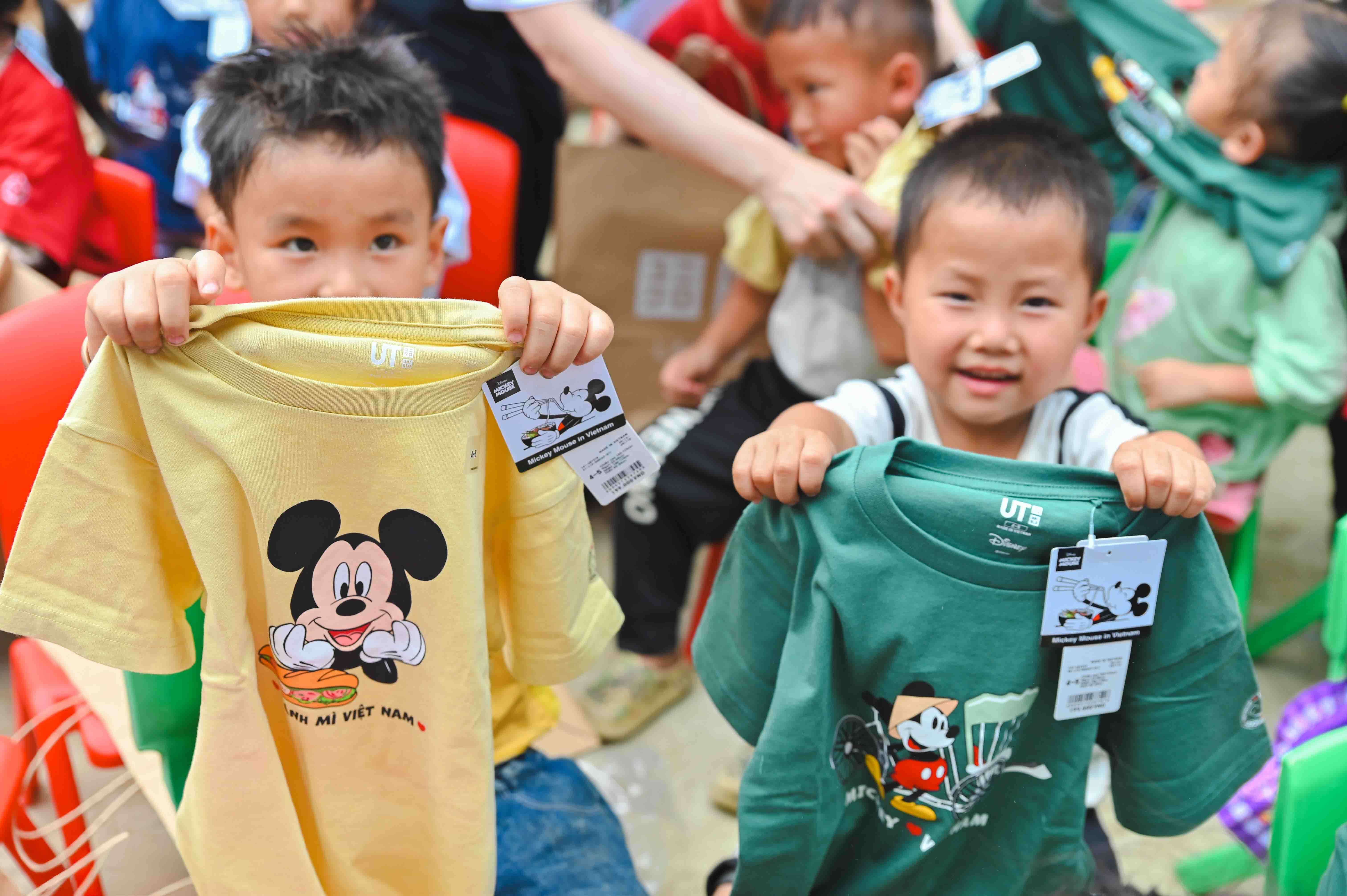 mot-phan-doanh-thu-tu-bst-ut-mickey-mouse-in-vietnam-duoc-uniqlo-dong-gop-cho-quy-hy-vong-de-xay-cac-diem-truong-cho-hoc-sinh-vung-cao-1779282866.jpg