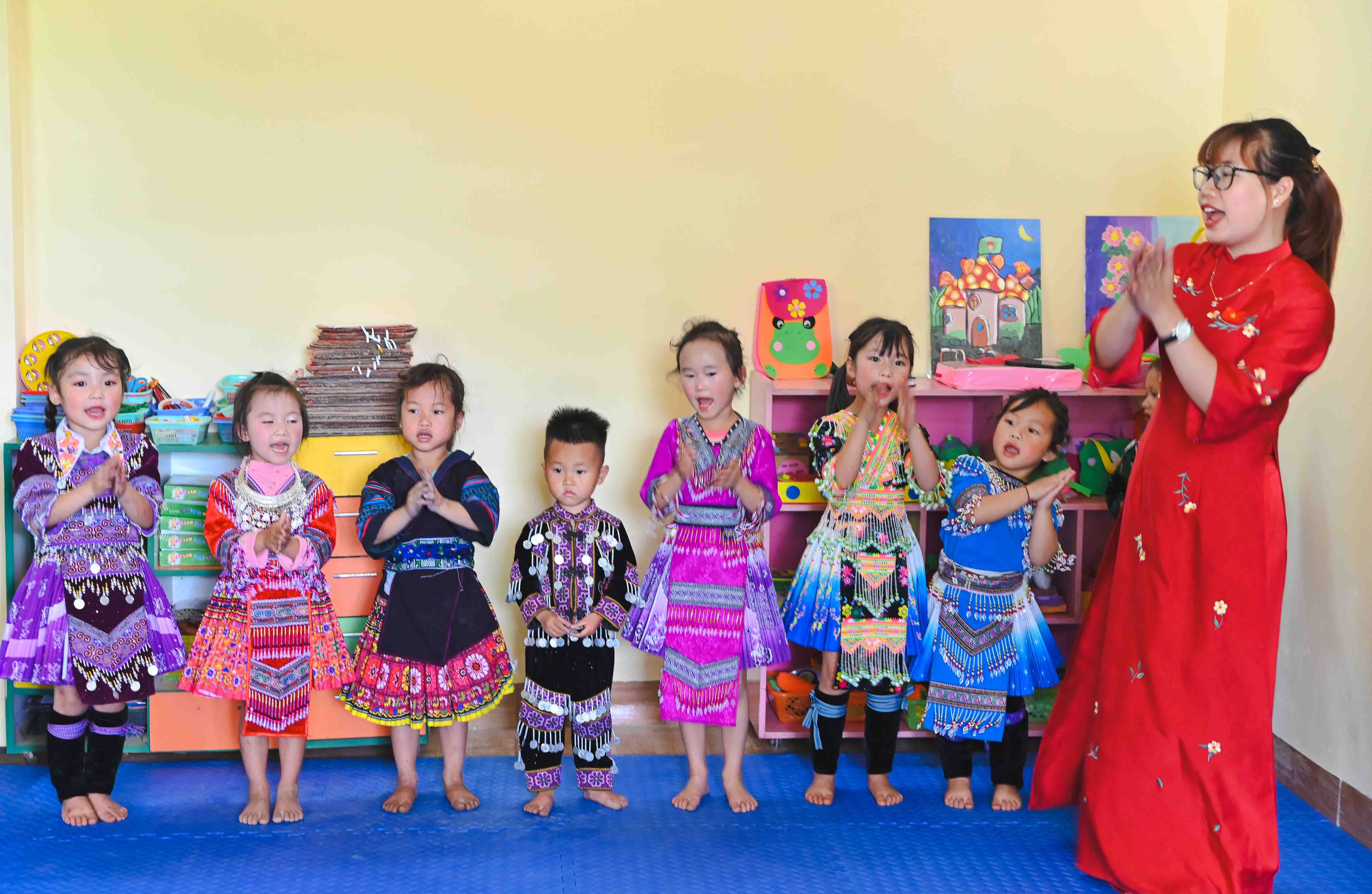 niem-vui-cua-co-tro-tai-diem-truong-ta-leng-1-truong-mam-non-pa-cheo-tinh-lao-cai-vao-ngay-khanh-thanh-vua-qua-1779282866.jpg