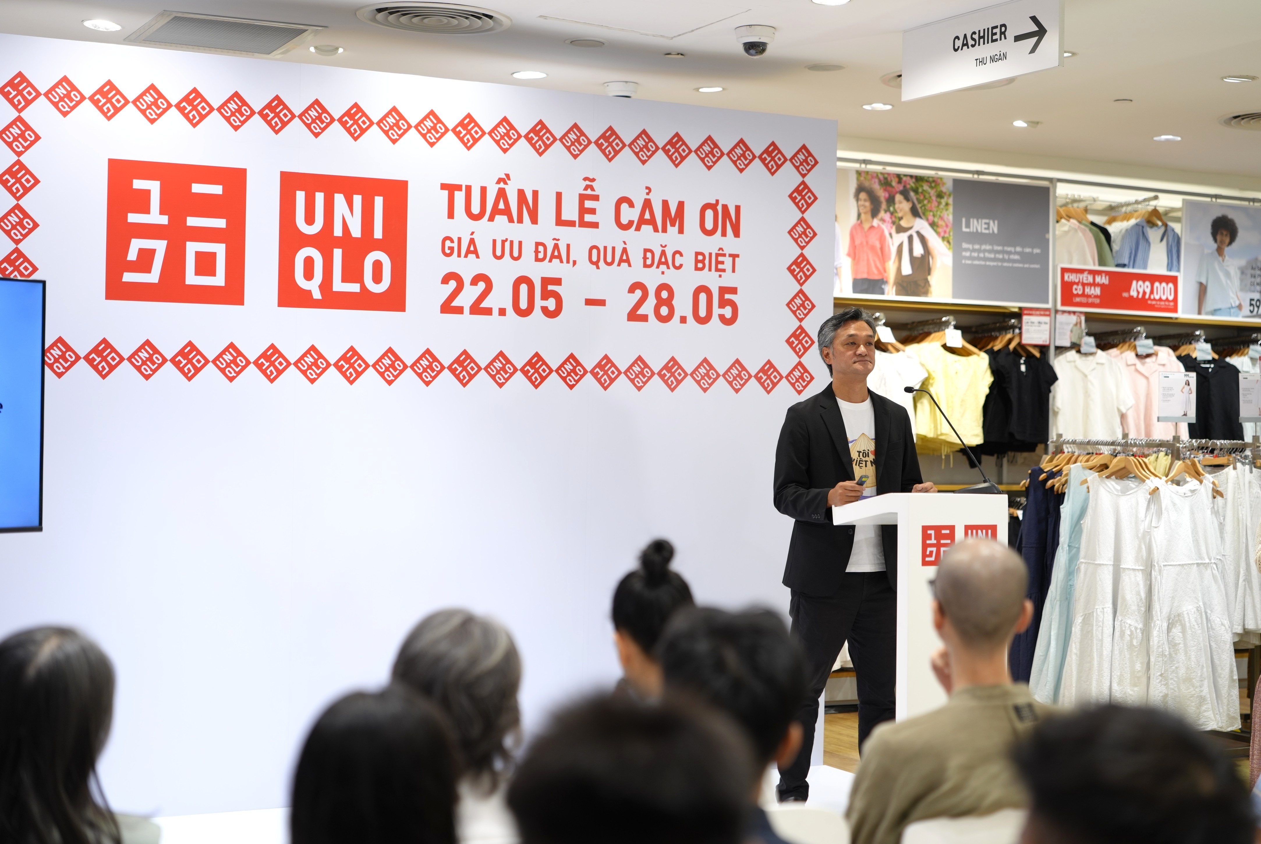 ong-akiyama-naoki-tong-giam-doc-uniqlo-viet-nam-phat-bieu-tai-su-kien-khoi-dong-tuan-le-cam-on-1779282867.JPG