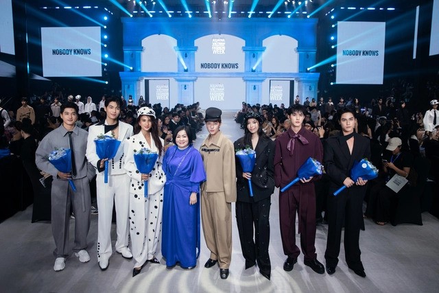 a-thuong-hieu-nobody-knows-madame-trang-le-va-giam-doc-sang-tao-kelbin-lei-cung-dan-sao-chao-khan-gia-tai-dem-khai-mac-avifw-21st-edition-2026-17818305098761063560937-1781928449.jpg
