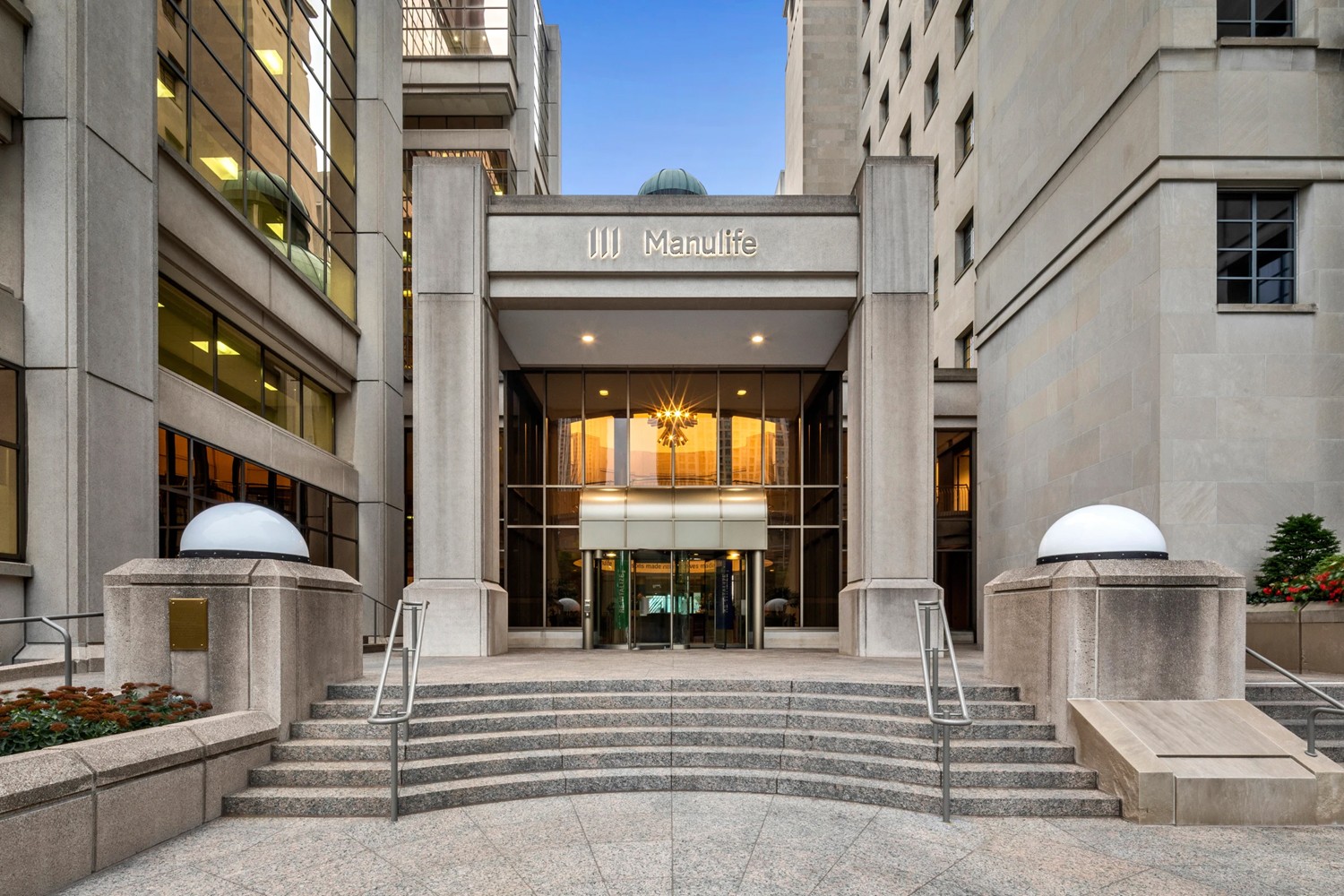 tru-so-cua-tap-doan-manulife-tai-toronto-canada-1-1782112061.jpg