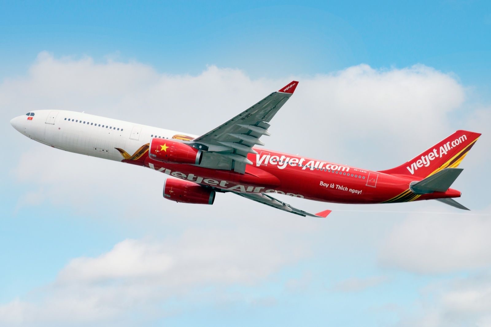tau-bay-vietjet-1783383003.jpg