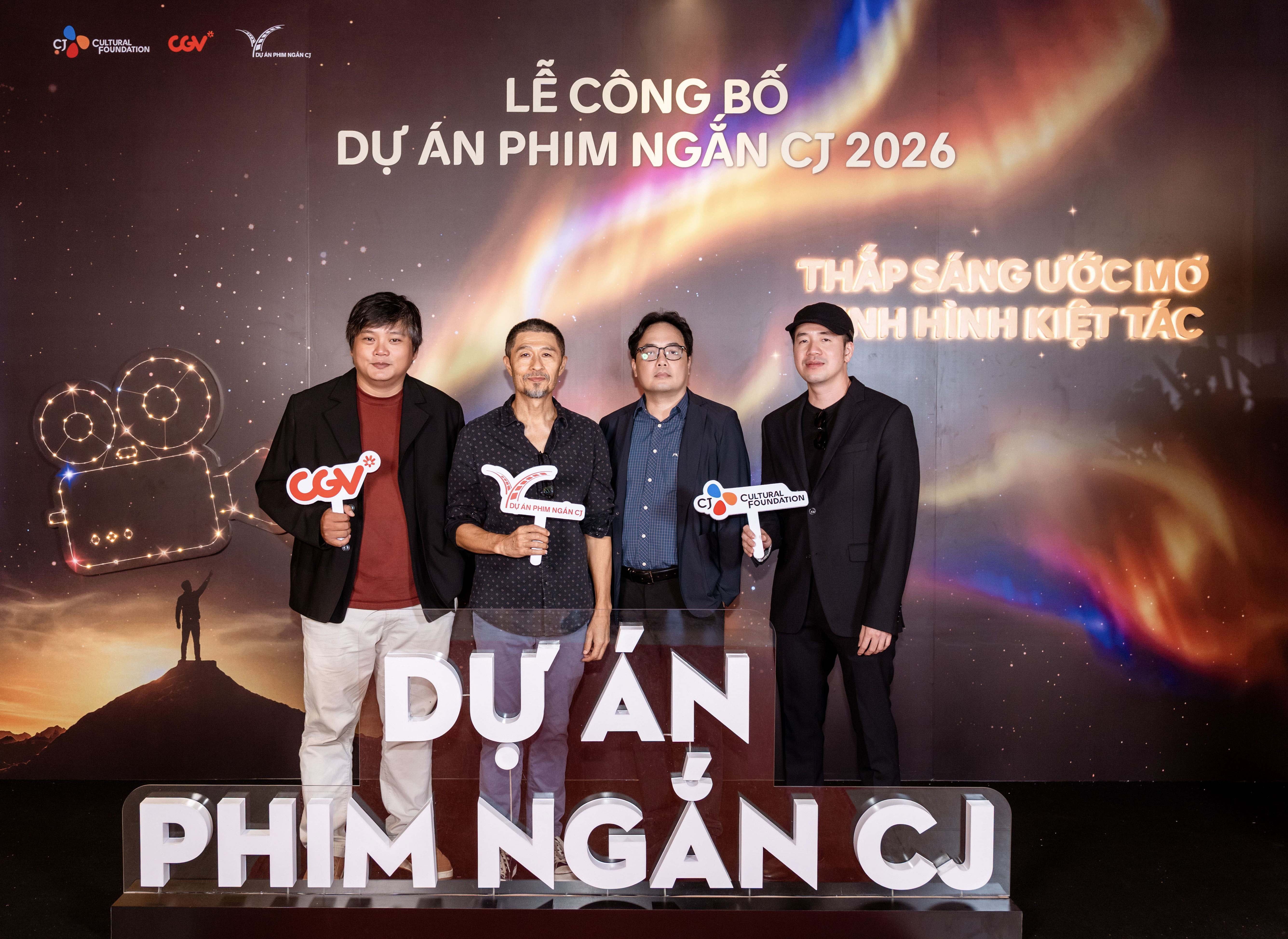 1-hoi-dong-tham-dinh-cua-du-an-phim-ngan-cj-mua-6-anh-cgv-1783641565.jpg