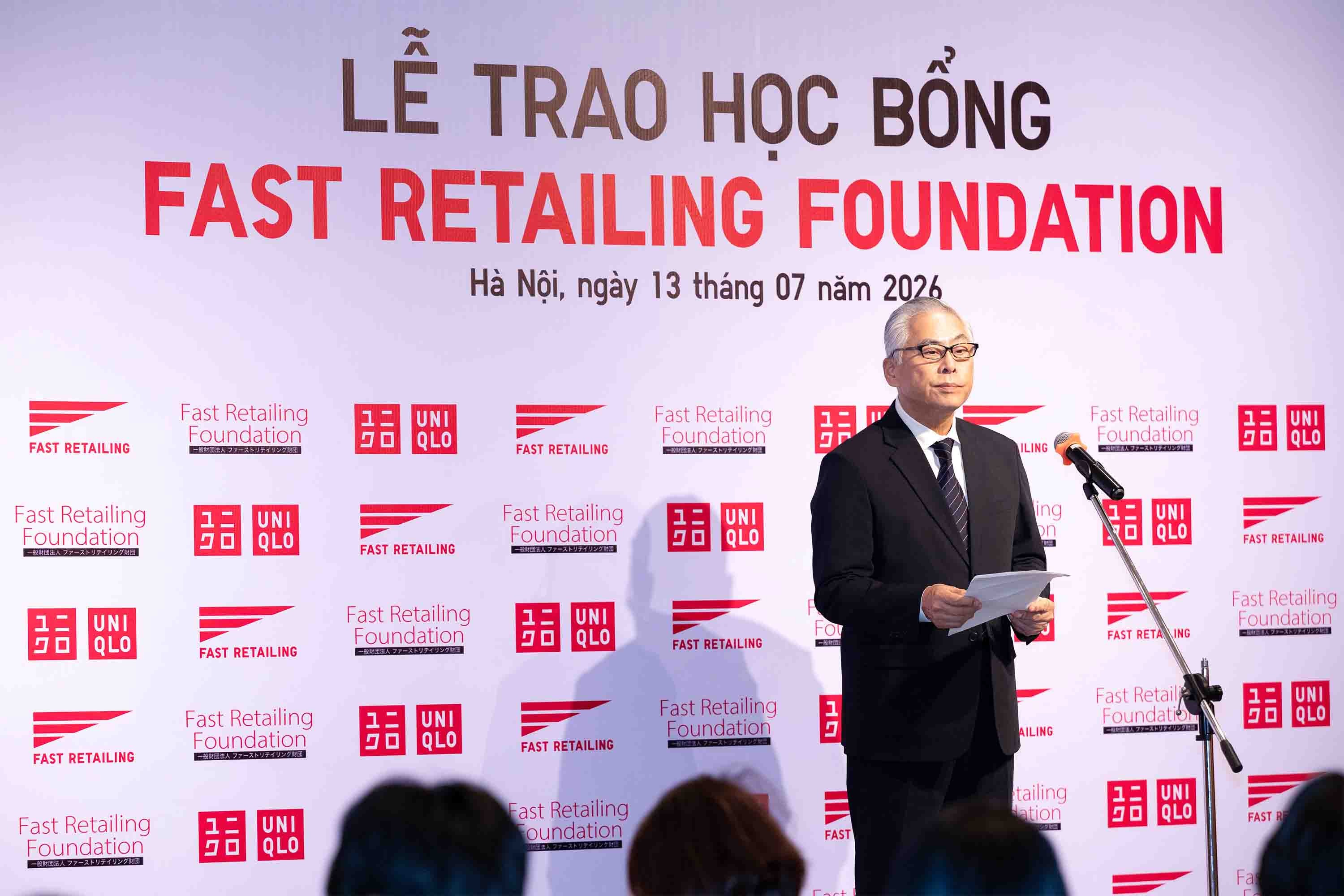 ong-noriaki-koyama-tong-giam-doc-dieu-hanh-cap-cao-cua-tap-doan-fast-retailing-kiem-tong-thu-ky-cap-cao-quy-fast-retailing-1784274415.jpg