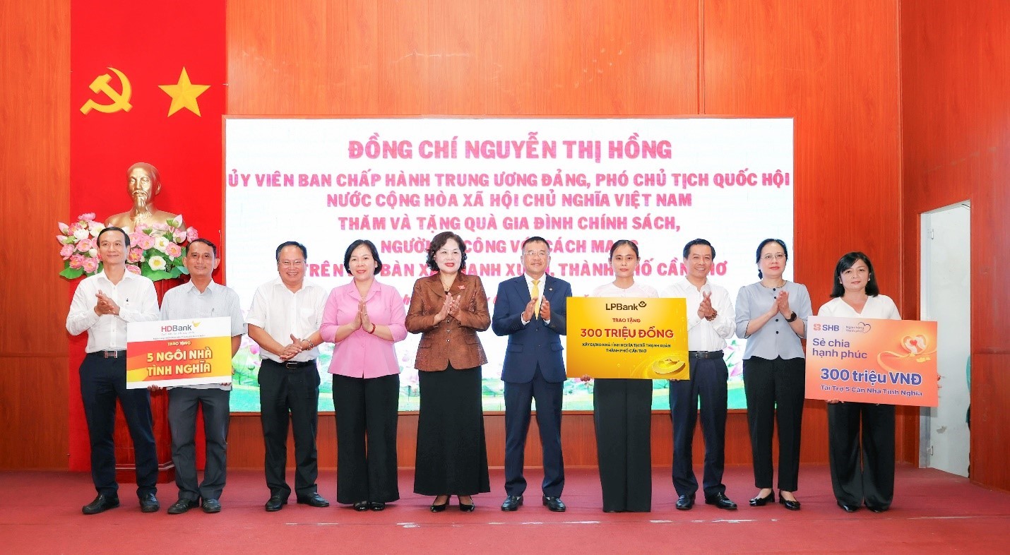 anh-2-lpbank-quy-den-on-dap-nghiax-1784861626.jpg