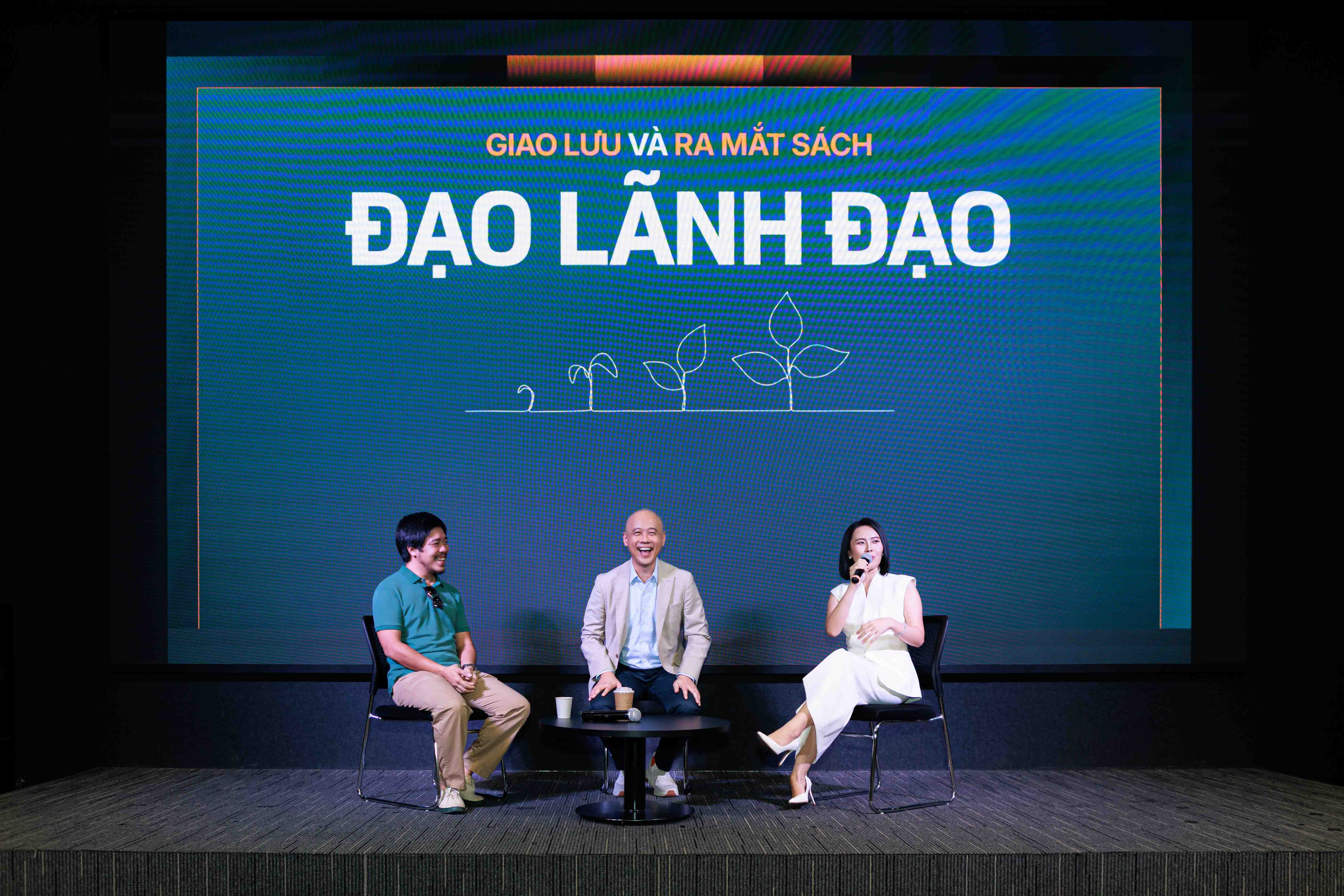 ra-mat-sach-dao-lanh-dao-1-1785738877.jpg